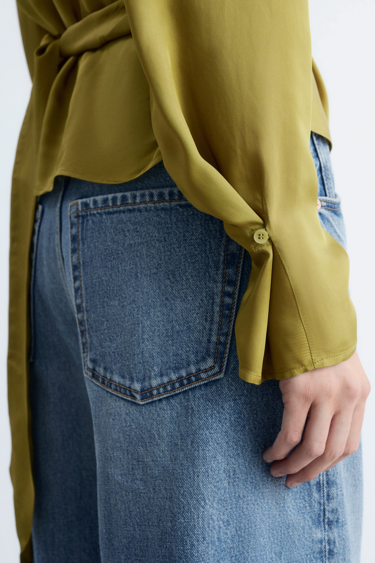 Rynket bluse med bindebælte - Olivengrøn/Hvid/diagonale striber - 3