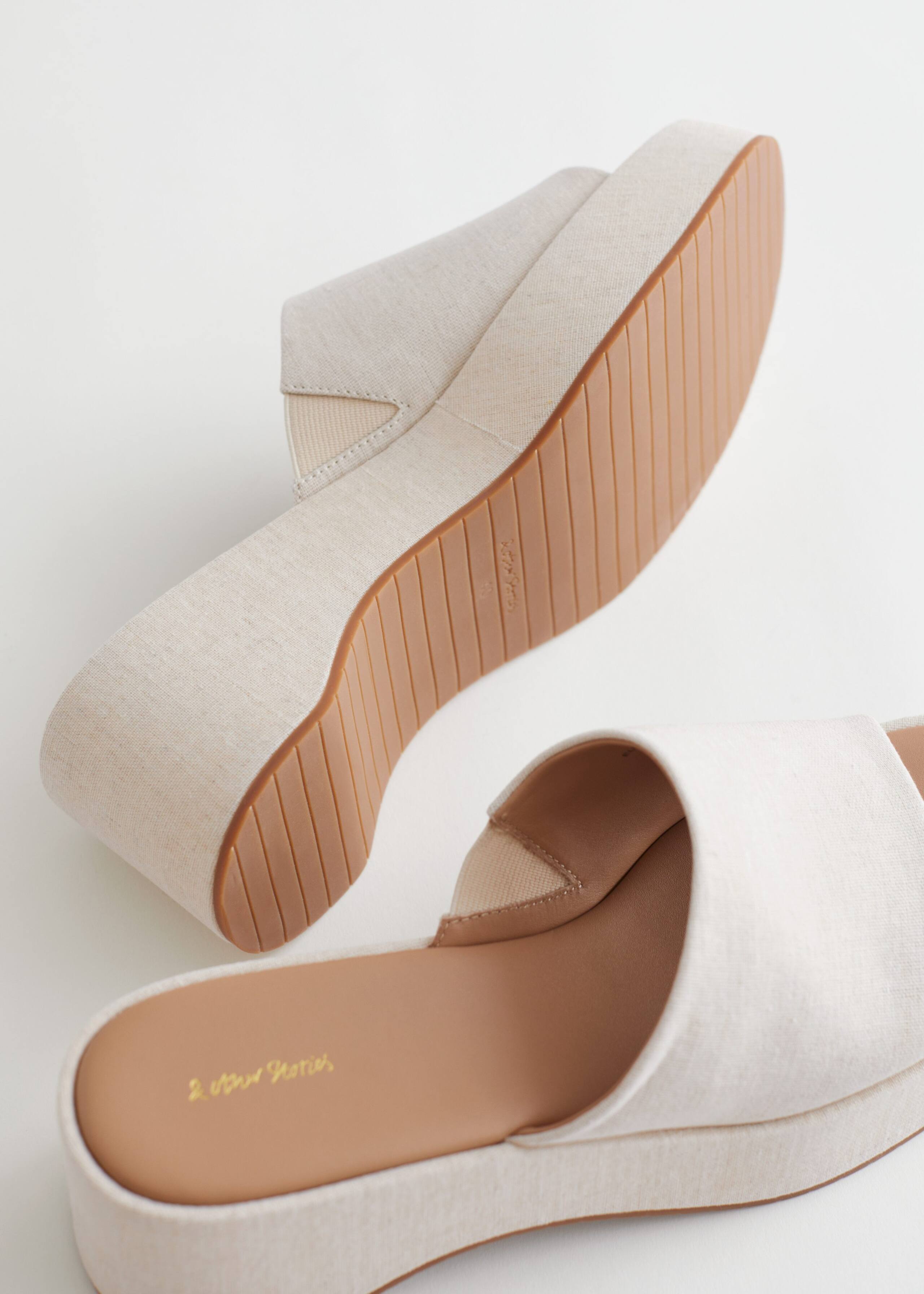 Platform Sandals - {{variantName}} - Descriptive Detail
