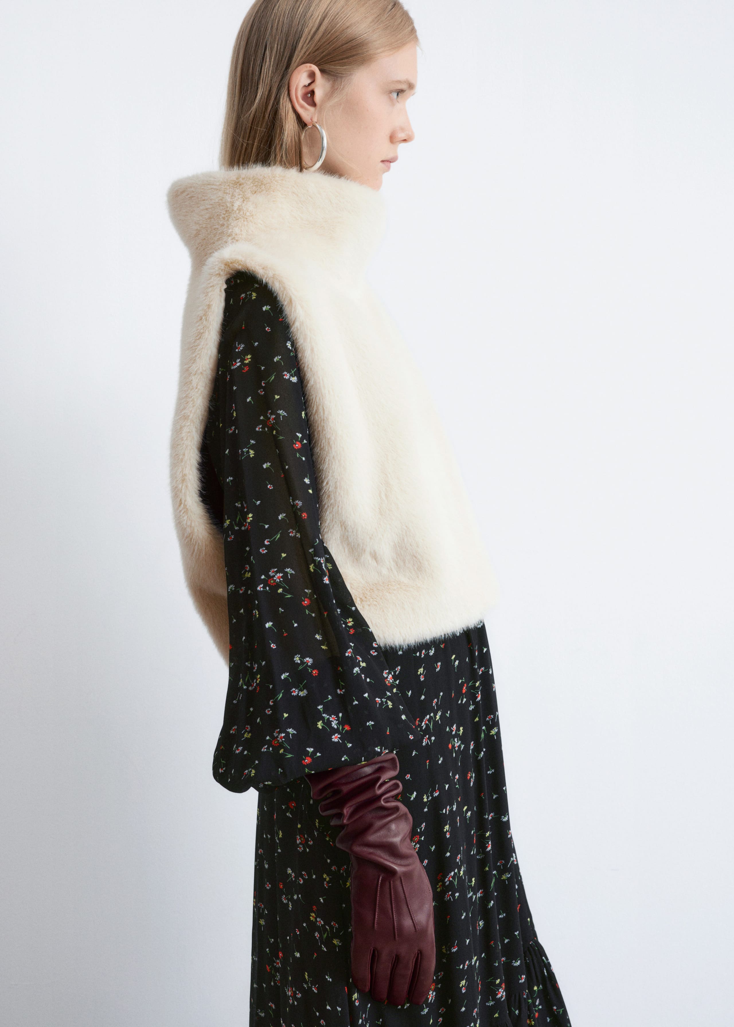 Image of Faux Fur Bib Collar