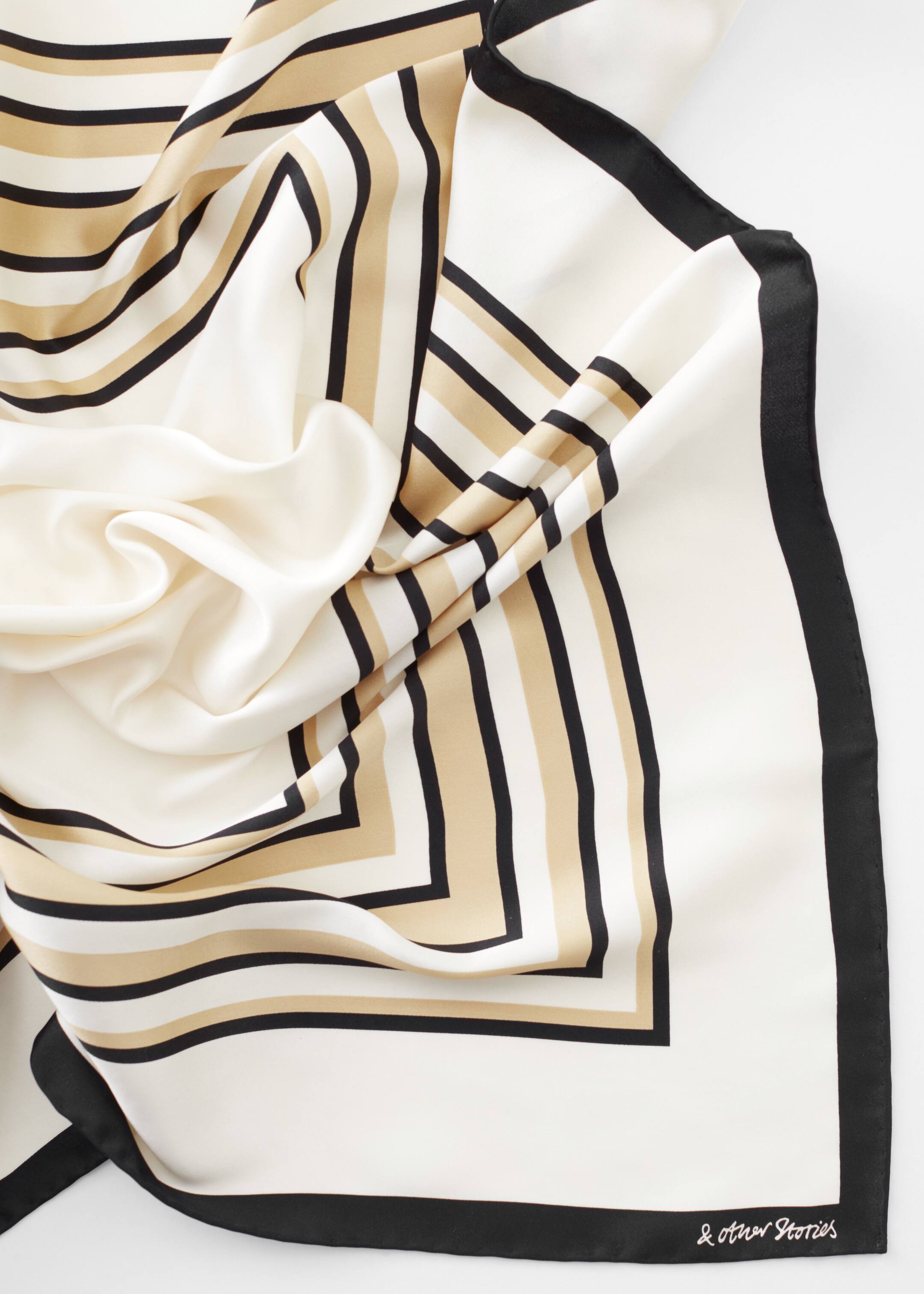 Grotere afbeelding bekijken: Vierkante sjaal met grafische print - Crème/beige - DAMES | H&M NL 2