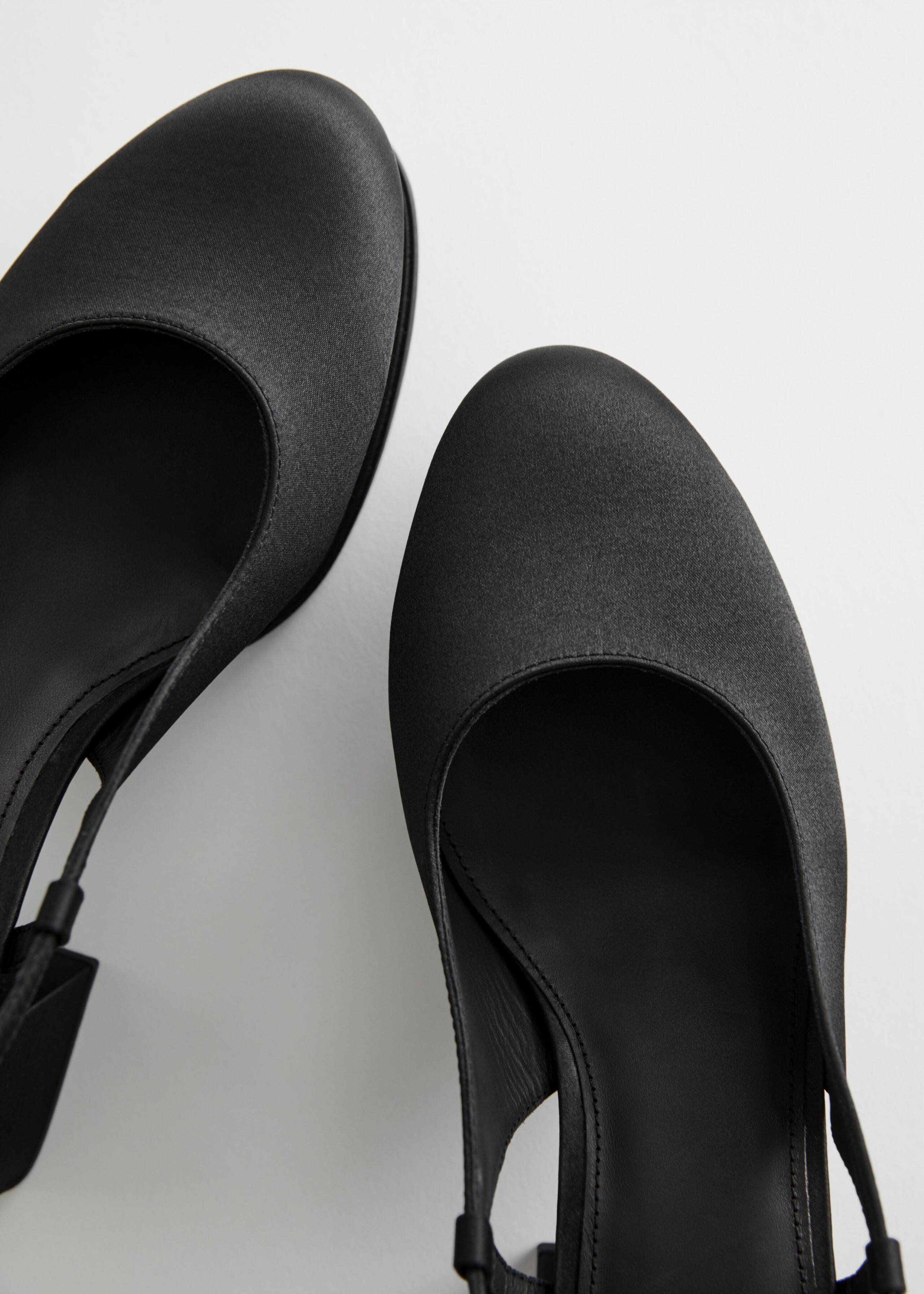 SatinPlatformSandals - {{variantName}} - Descrizione dettagliata