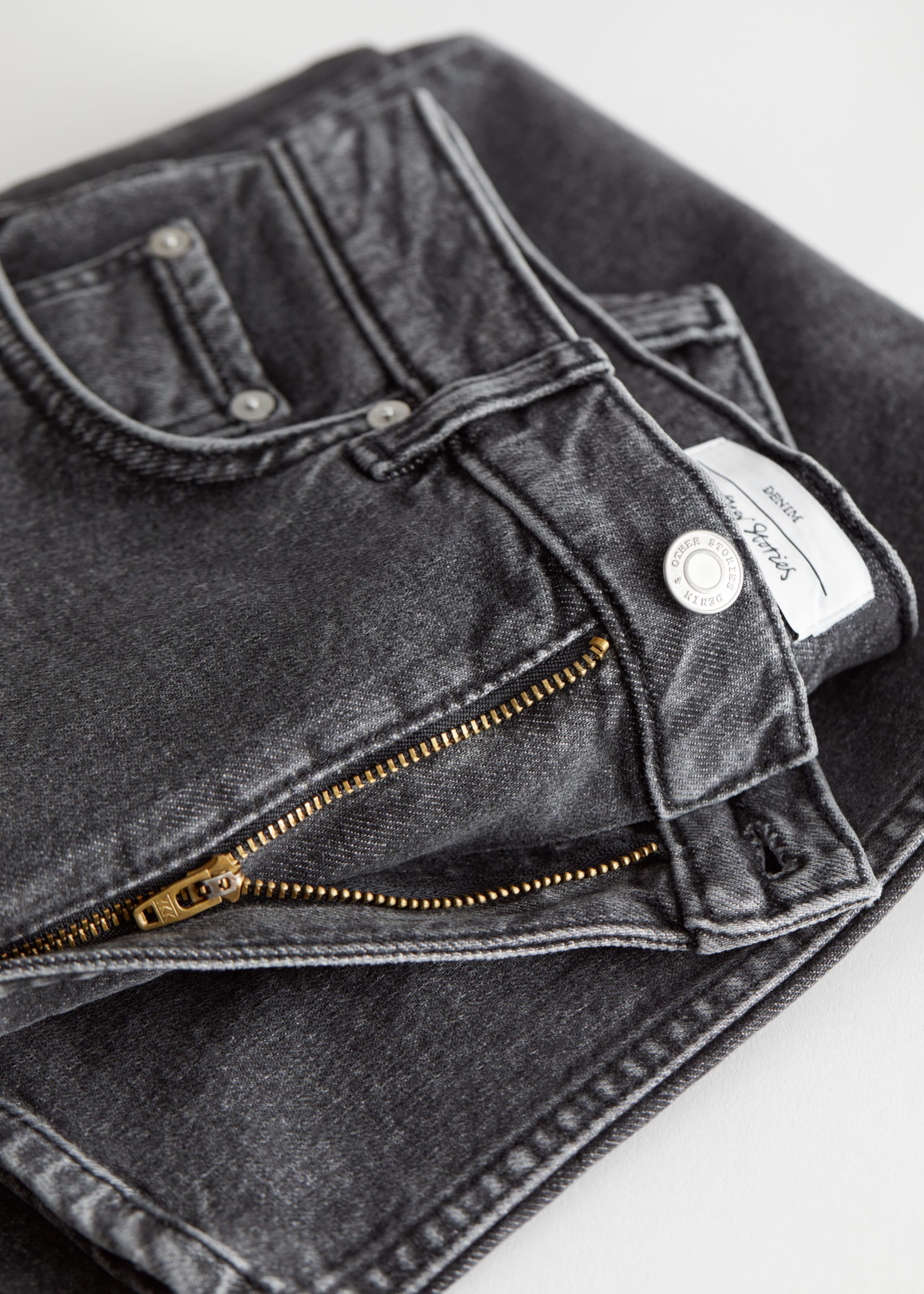 Wide Jeans - {{variantName}} - Descriptive Detail