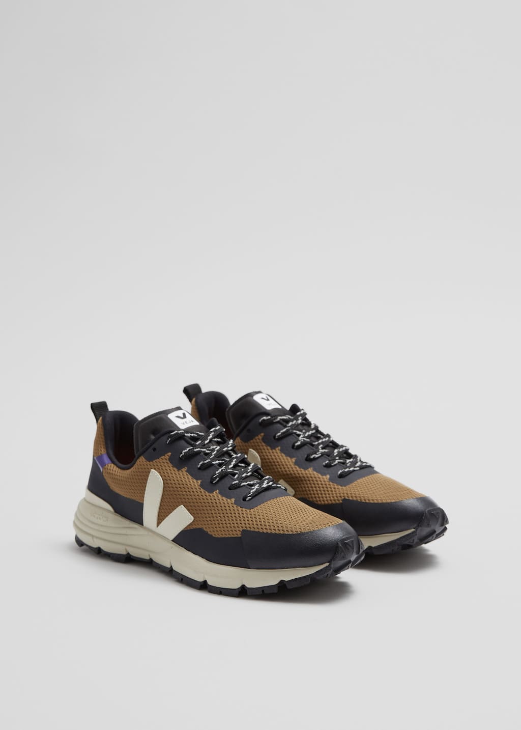 VejaDekkanSneakers - Brown - Stillleben