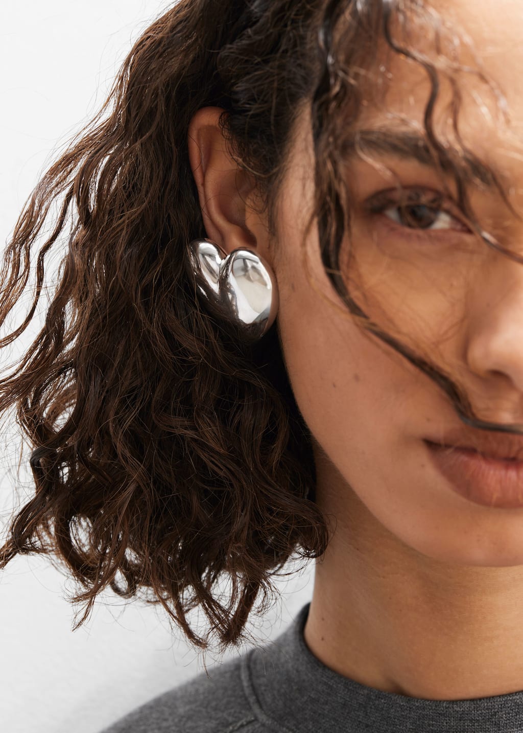 Ohrclips in Herzform - Silber - Lookbook