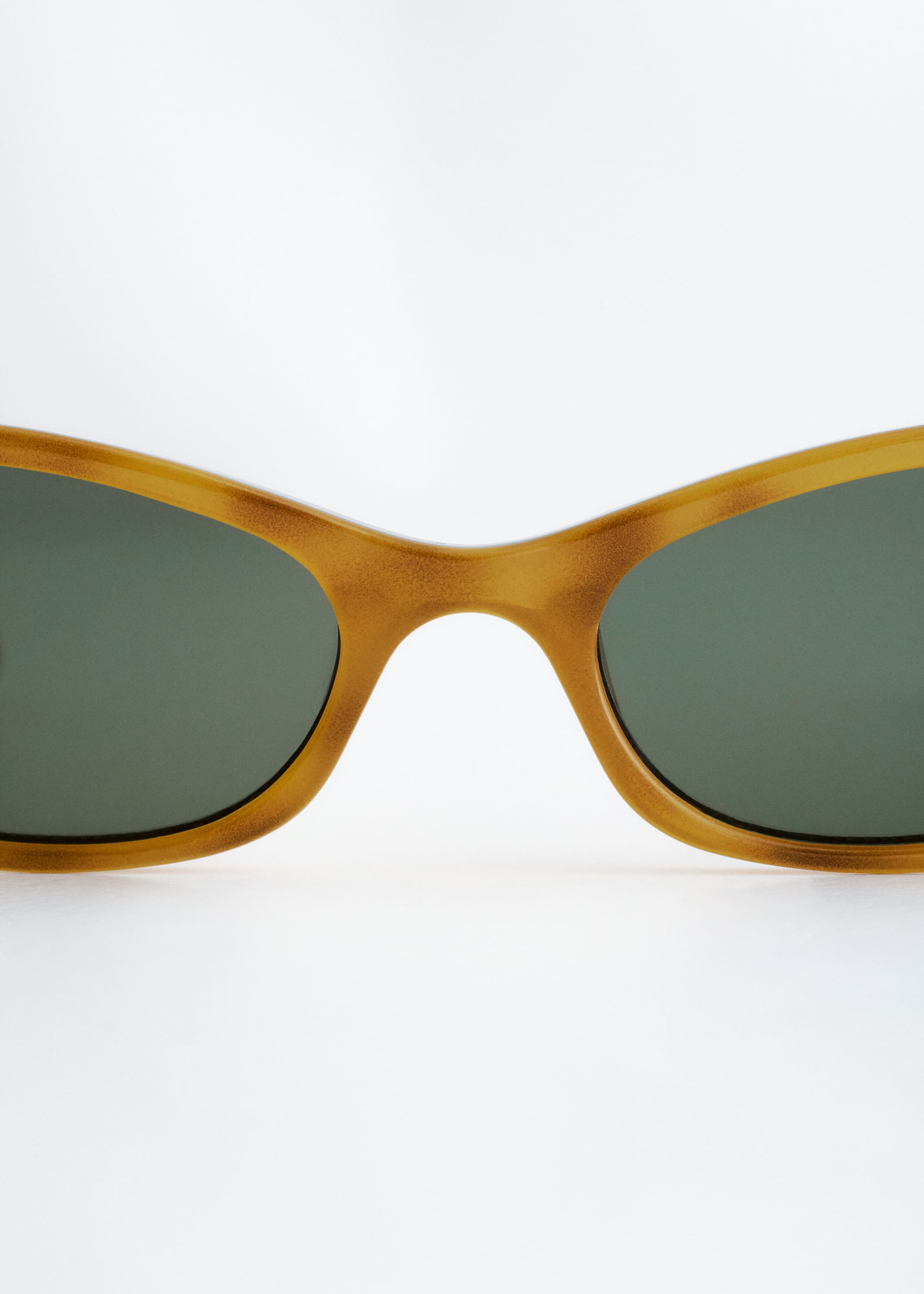 Oval Frame Sunglasses - {{variantName}} - Descriptive Detail