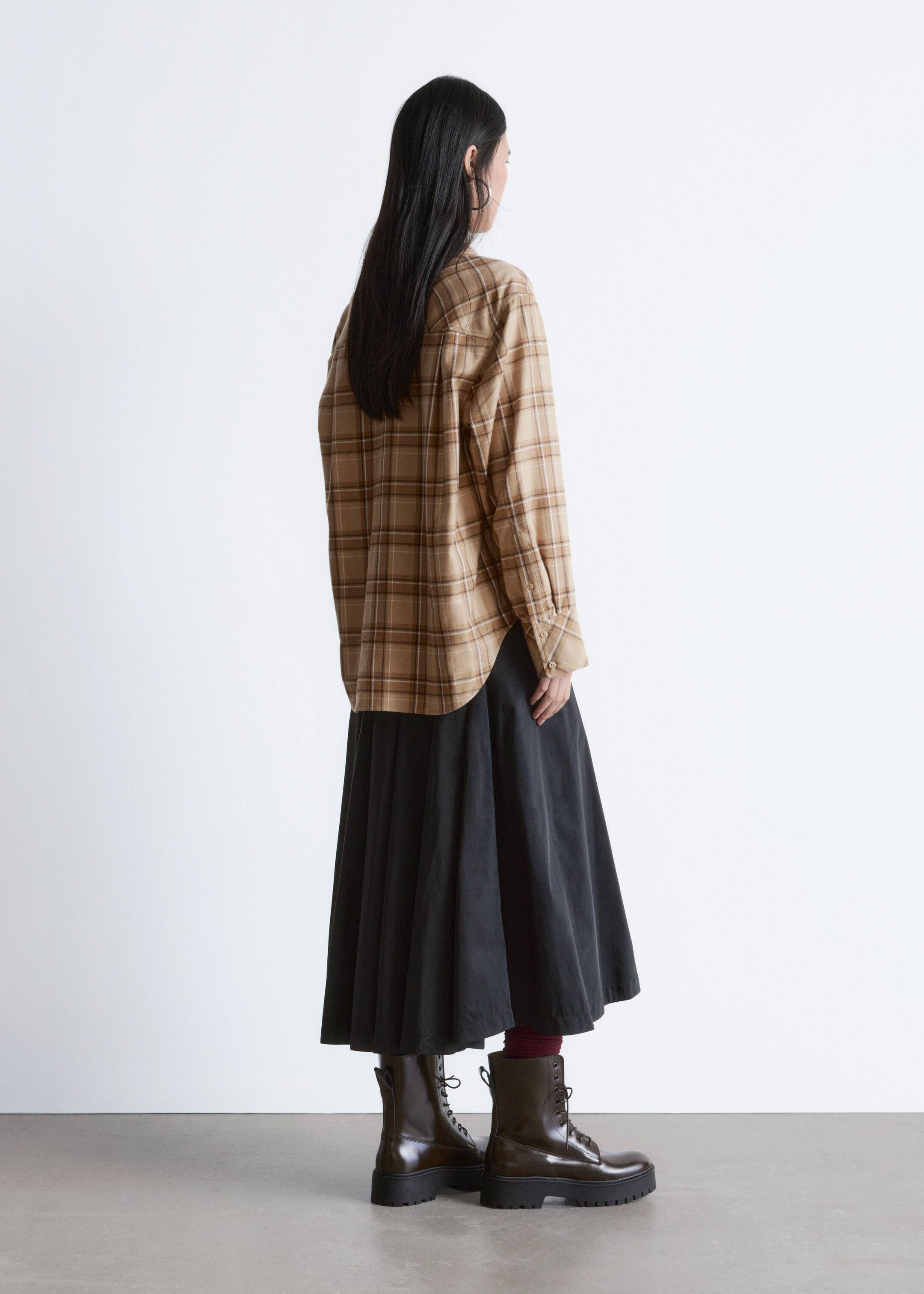 Näytä suurempi kuva: Ylisuuri paitapusero - Beigeruudullinen - NAISET | H&M FI 5