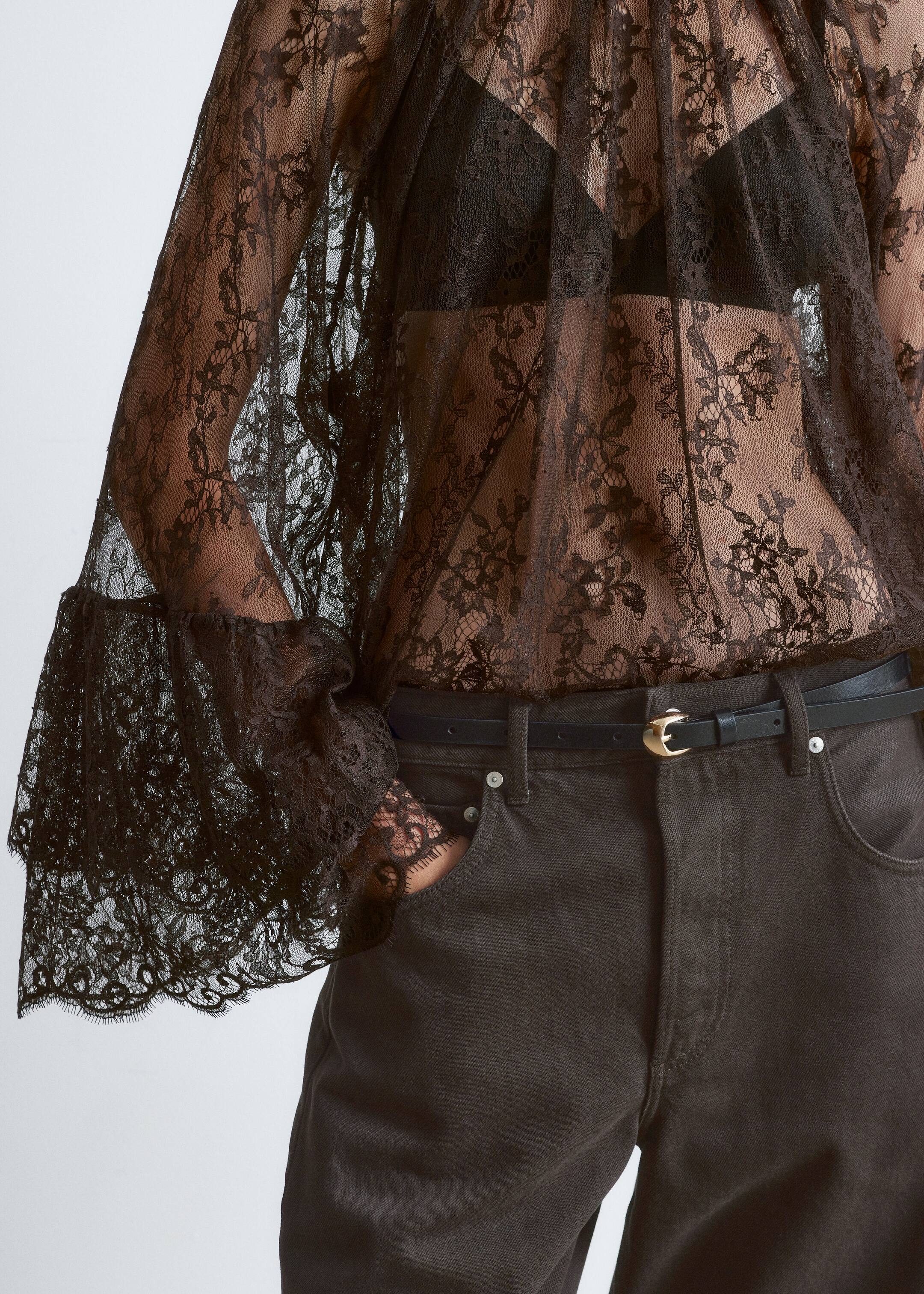 Grotere afbeelding bekijken: Kanten blouse met volants - Donkerbruin - DAMES | H&M NL 4