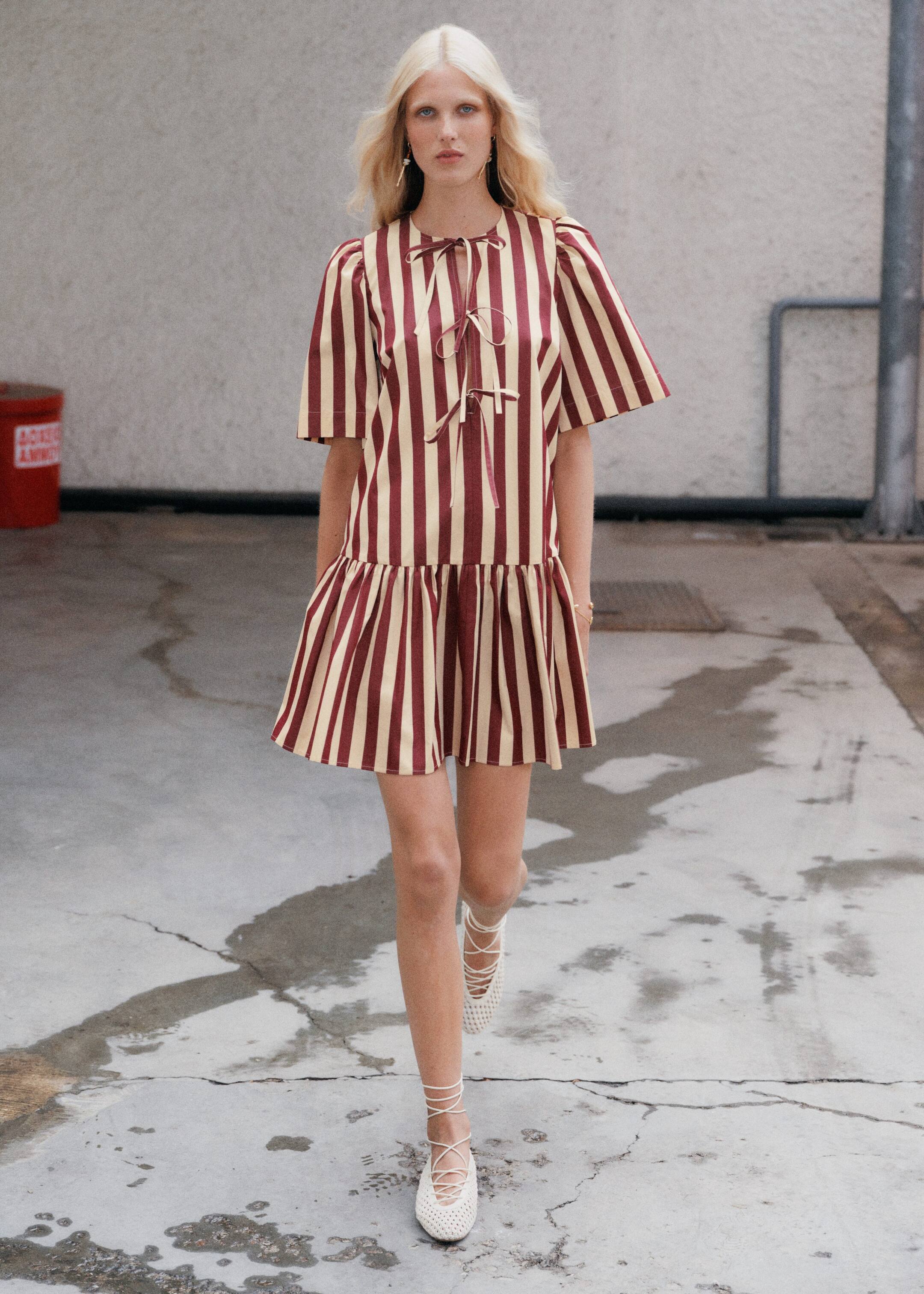 Größeres Bild anzeigen: Minikleid mit Schößchen - Red/Yellow Stripes - Ladies | H&M AT 8