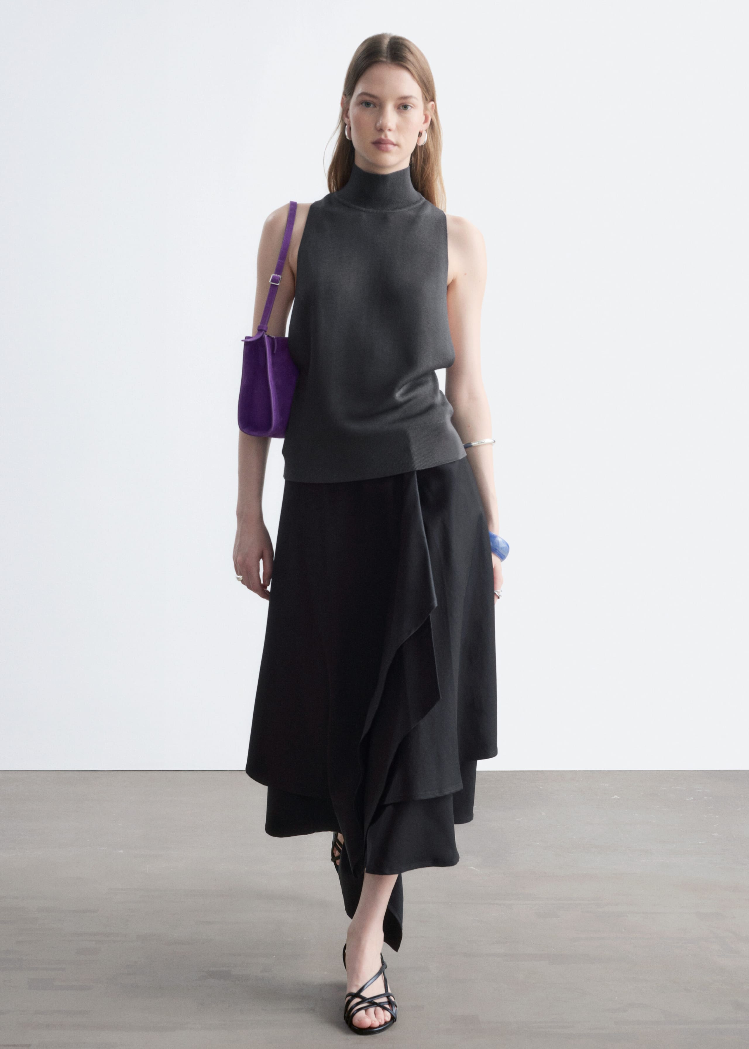 Sleeveless Turtleneck Top - Dark Grey - Lookbook