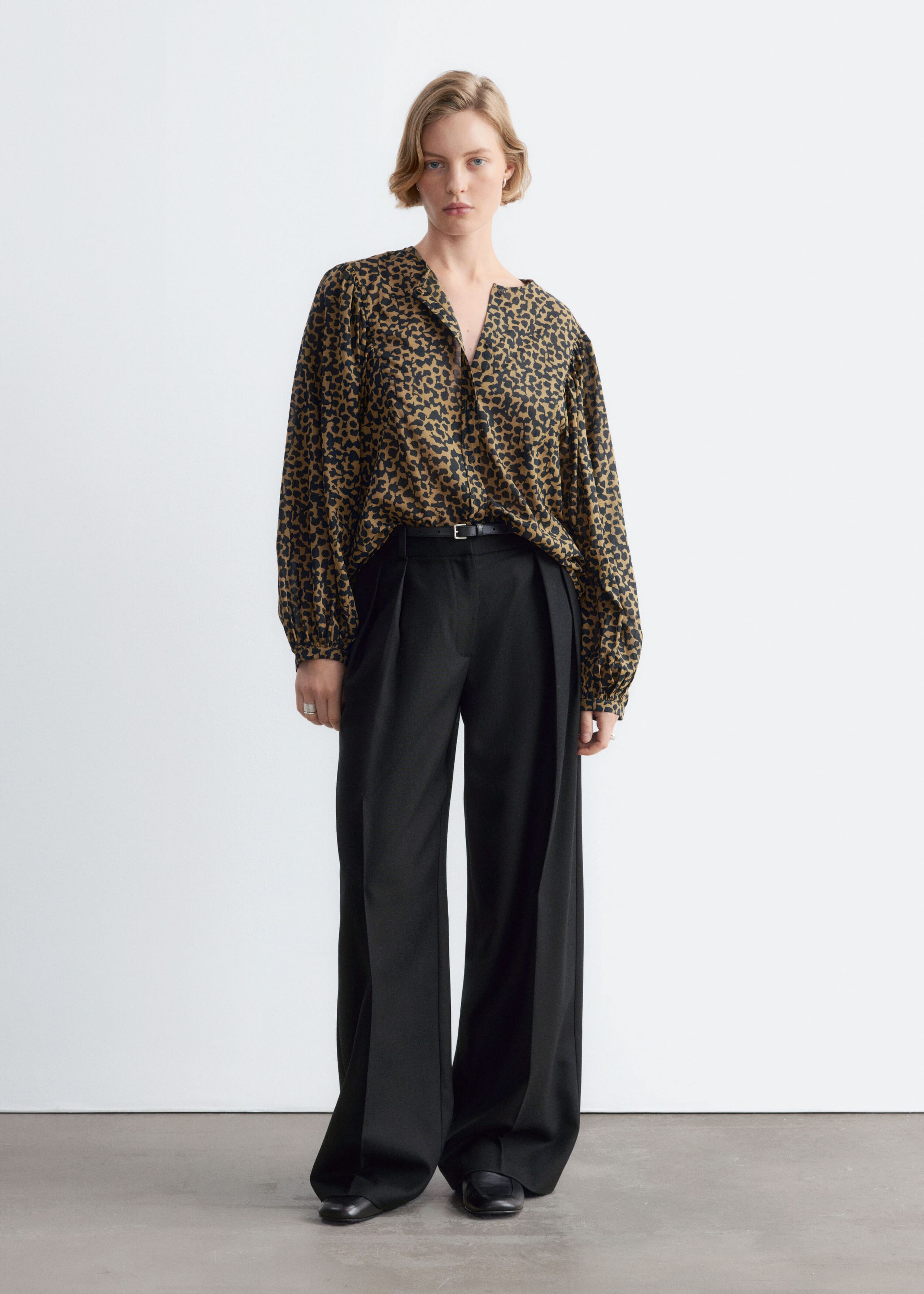 Blusa in cotone con arricciature - Oliva/Motivo stampato - Lookbook
