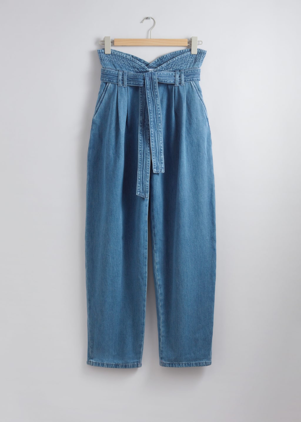 Pantaloni ampi in denim con vita paperbag - Blu - Natura morta