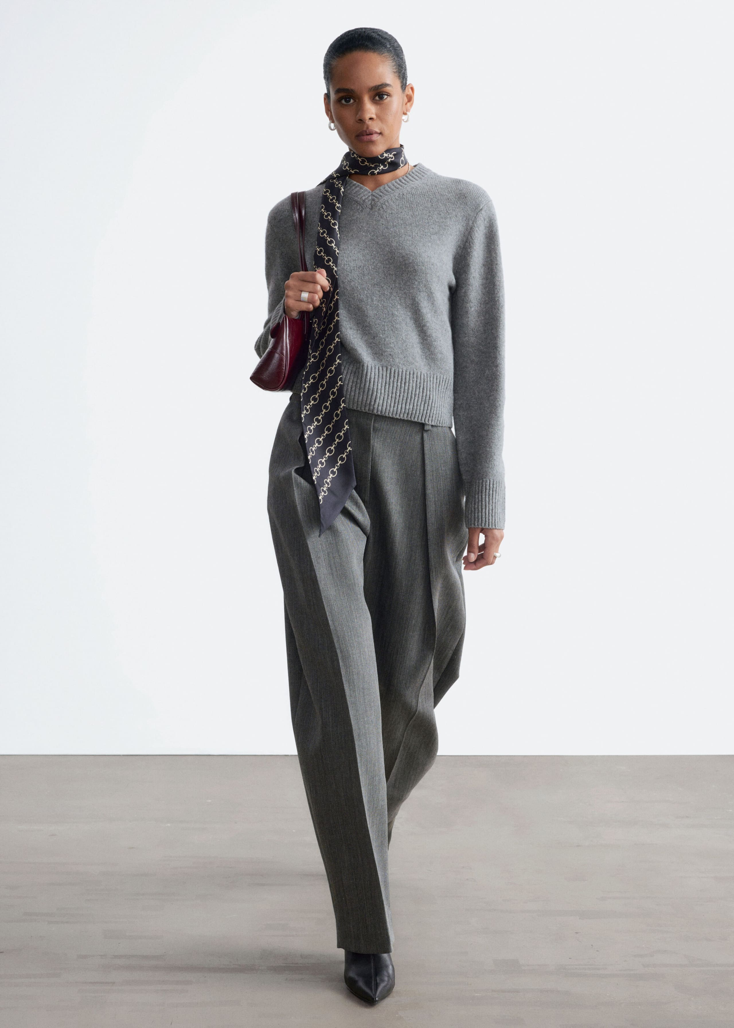 V-Neck Jumper - Dark Red - Lookbook