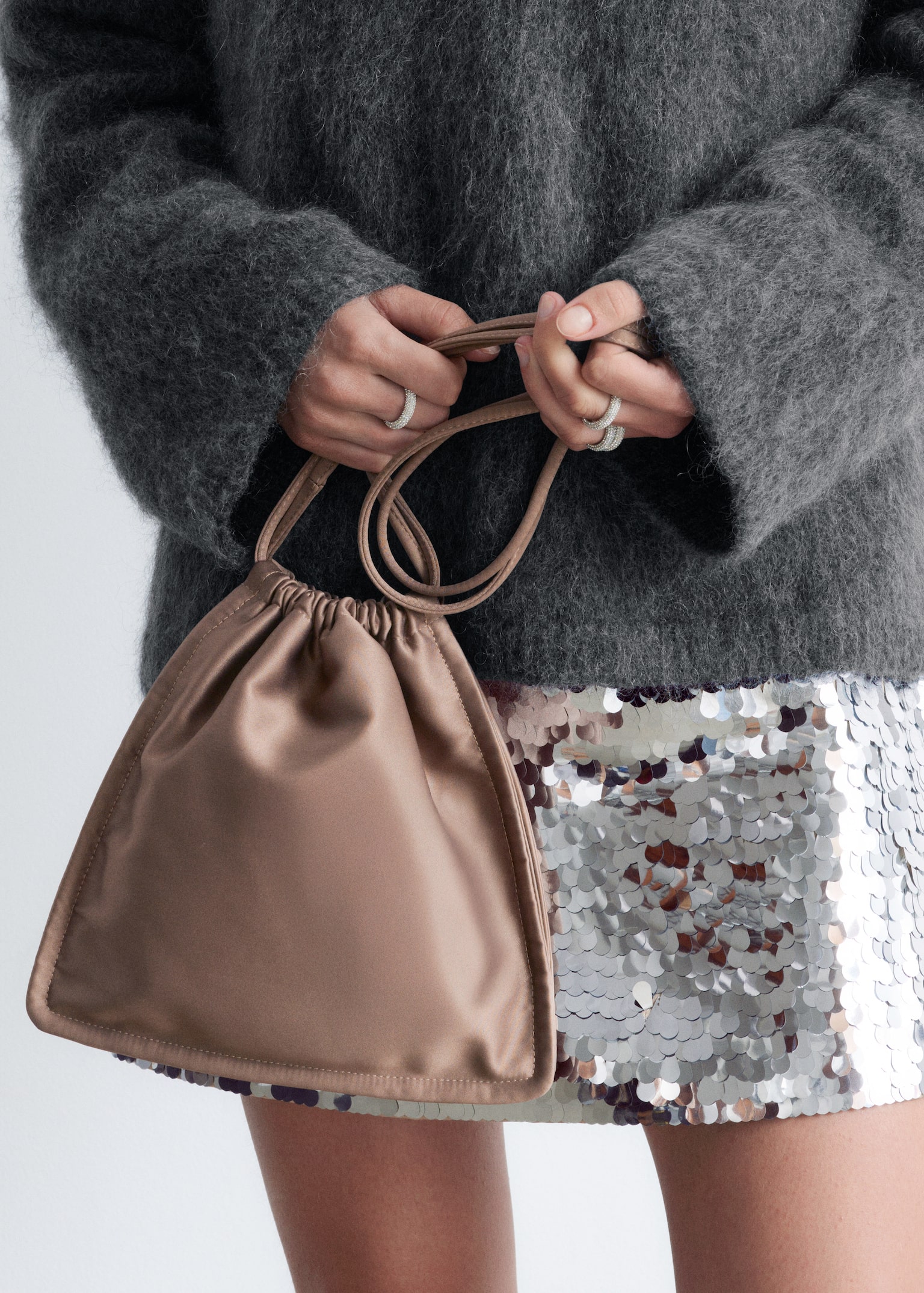 Szatén húzózsinóros táska - Szürkésbézs/Fekete - 2