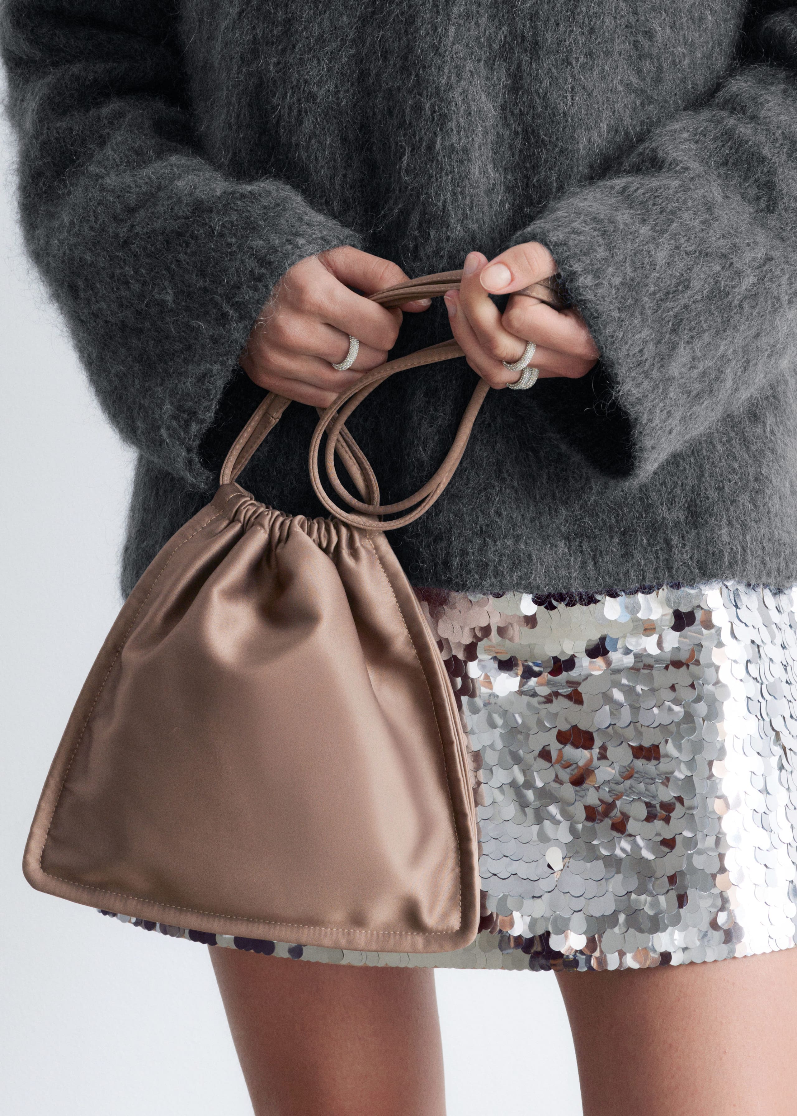 Image of Satinväska med dragsko