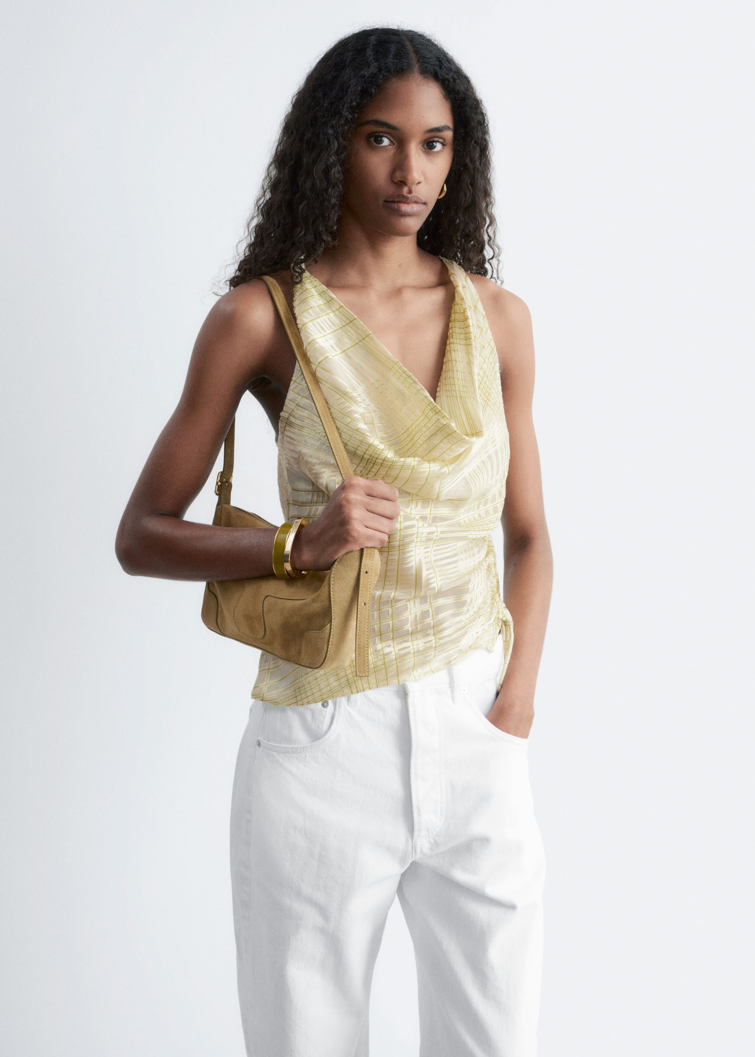 Topp med draperad halsringning och dragsko – Svart/blommigt tryck – lookbook