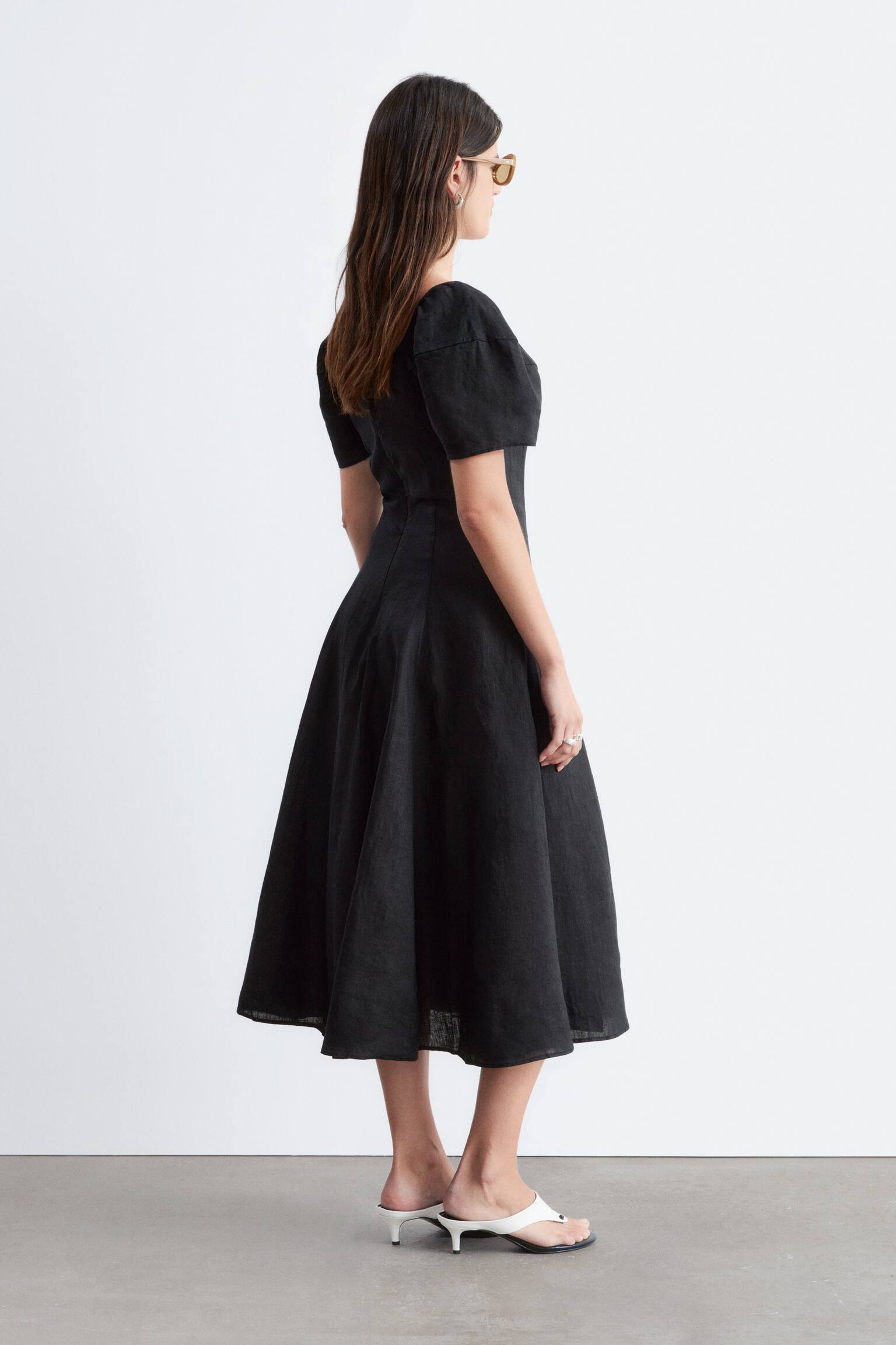 Ausgestelltes Midikleid aus Leinen - Schwarz - 4