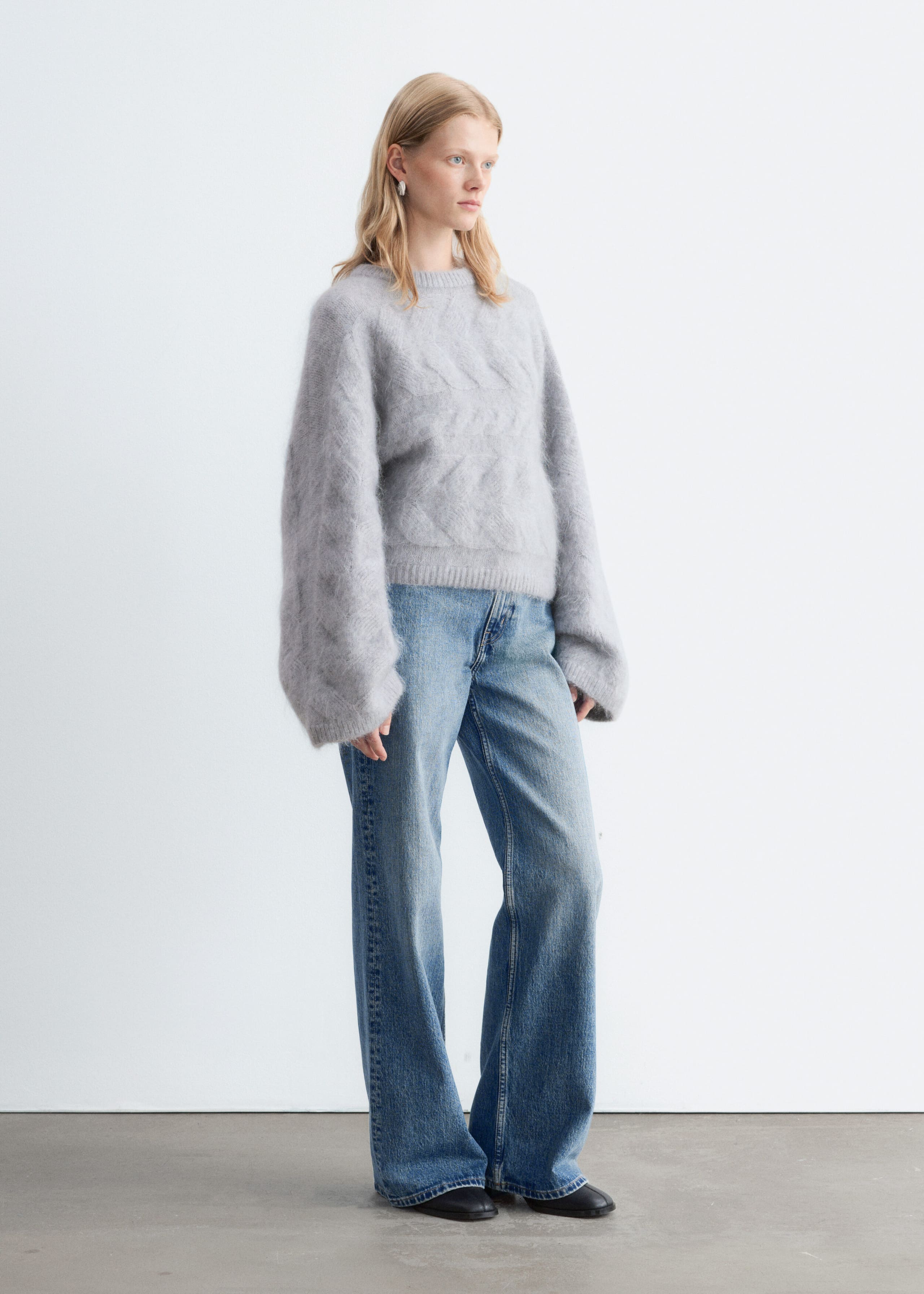 Kabelstickad tröja i mohairblandning – Grå – lookbook