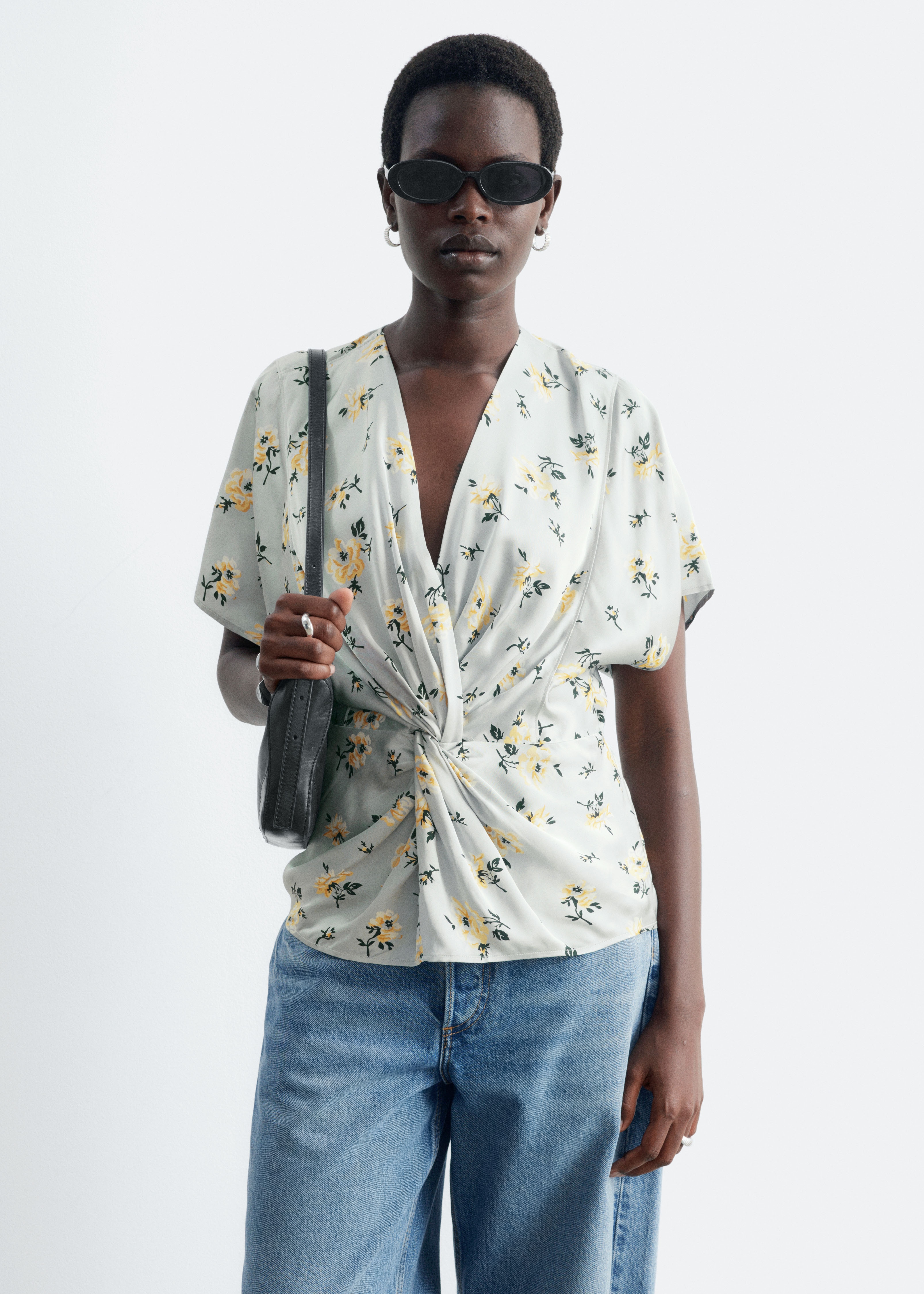 Blusa con dettaglio ritorto in vita - Grigio/Motivo floreale