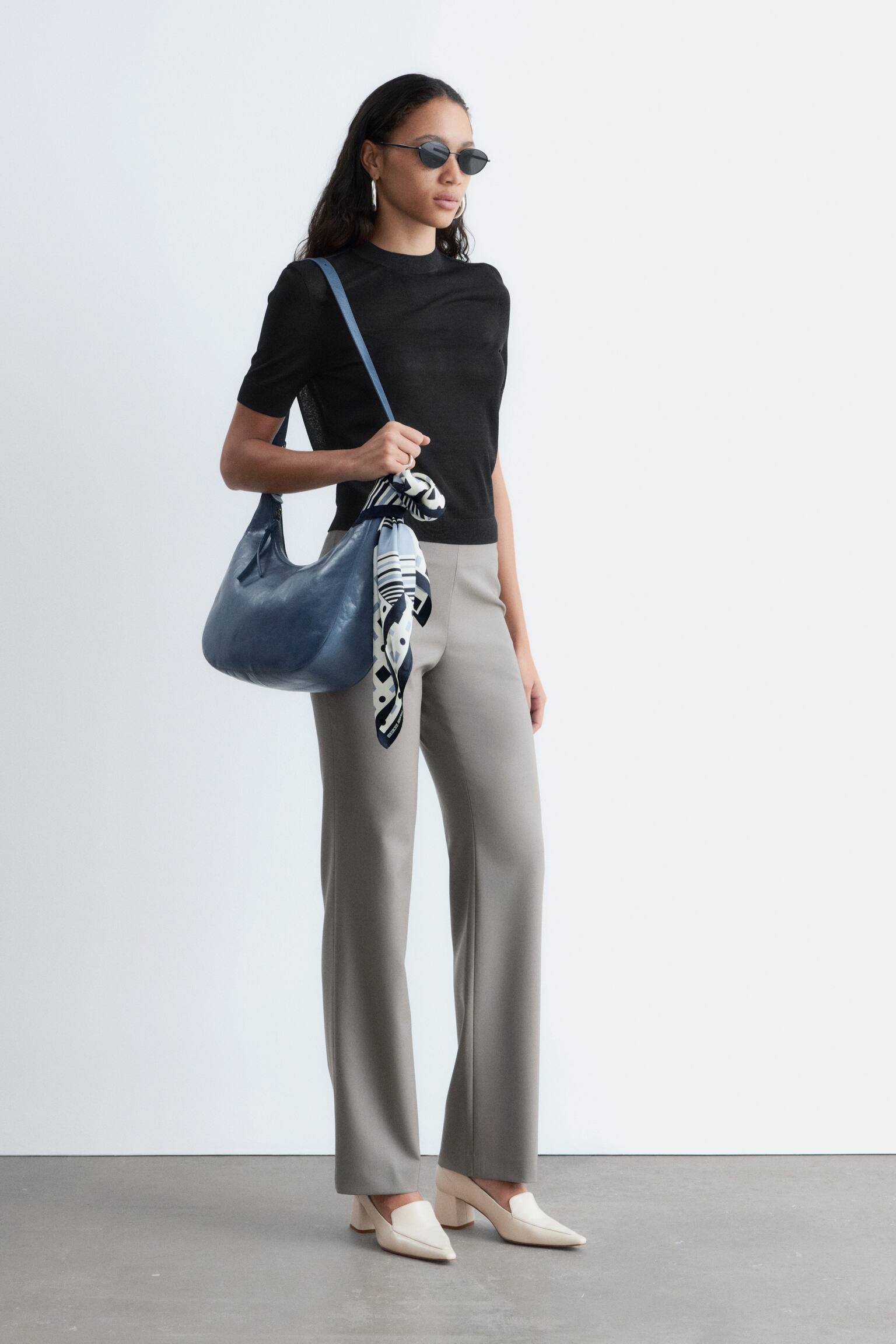 T-shirt in maglia fine - Nero/Blu brillante/Beige - 7