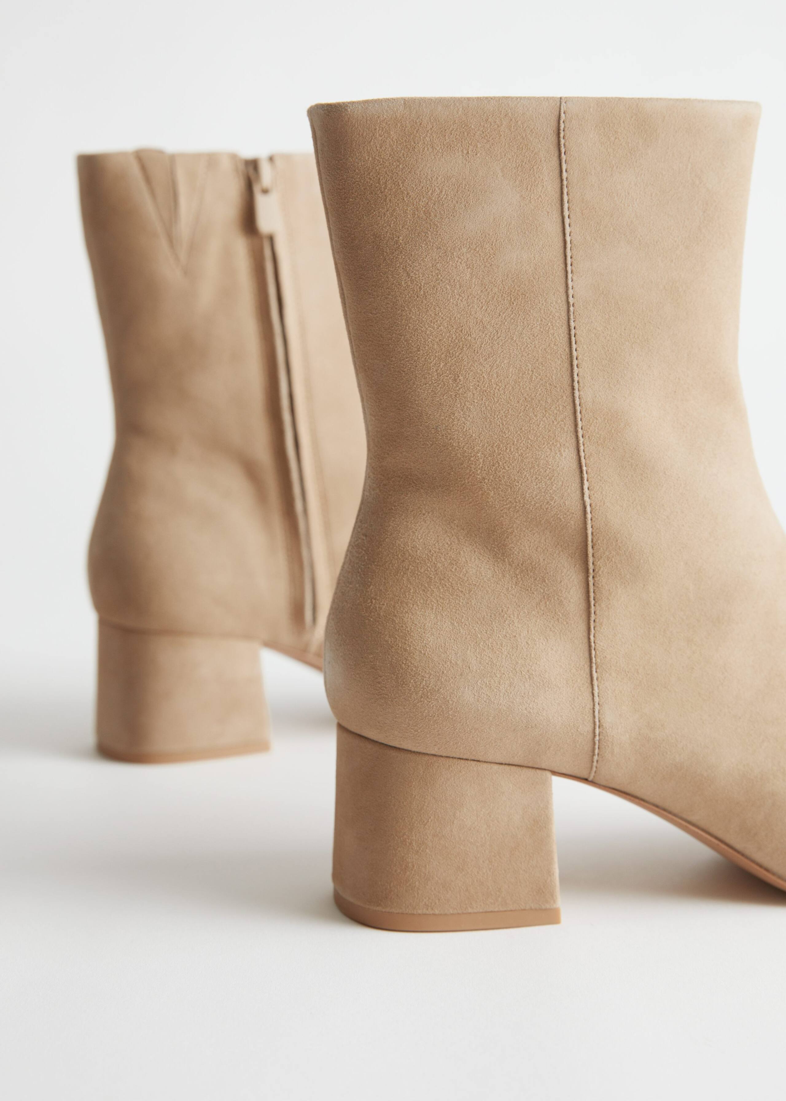Block Heel Leather Boots - {{variantName}} - Descrizione dettagliata
