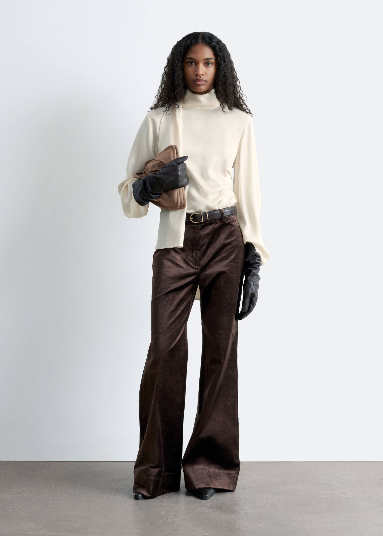 Pantaloni evazați din catifea - Maro închis/Negru - 2