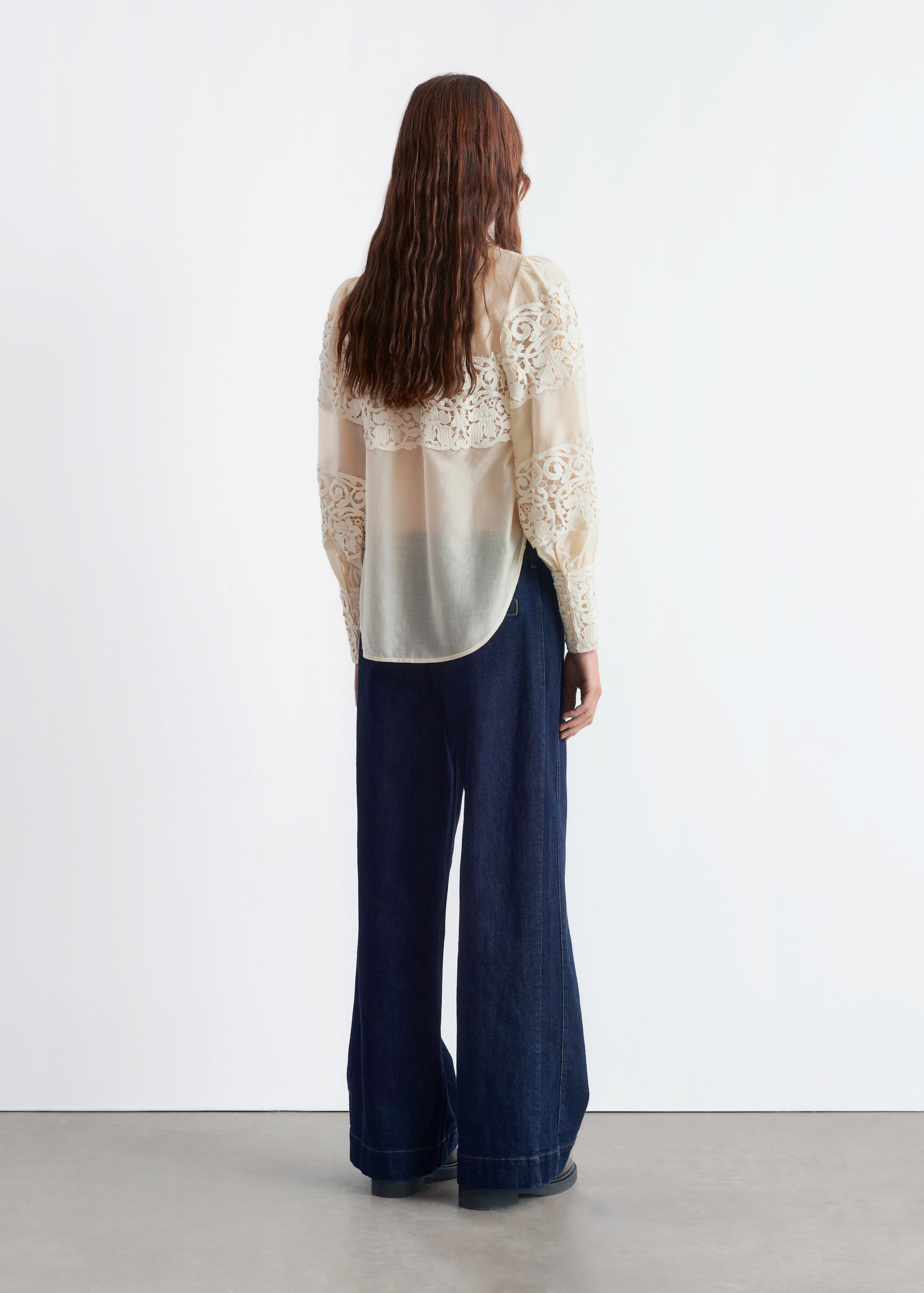 Grösseres Bild ansehen: Bluse mit Stickerei aus transparenter Spitze - Creme - DAMEN | H&M CH 5