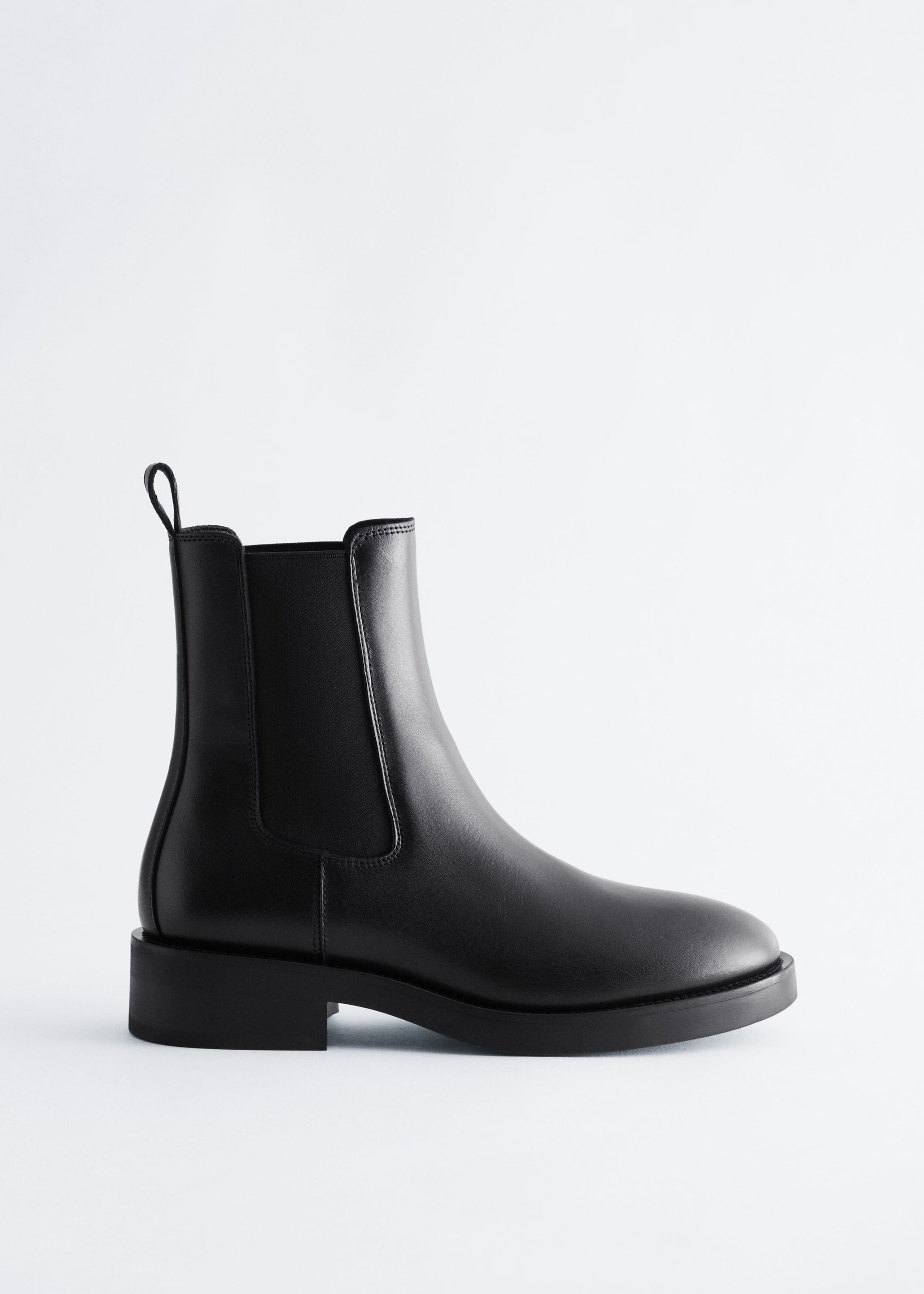 Leather Chelsea Boots - Black - Stillleben