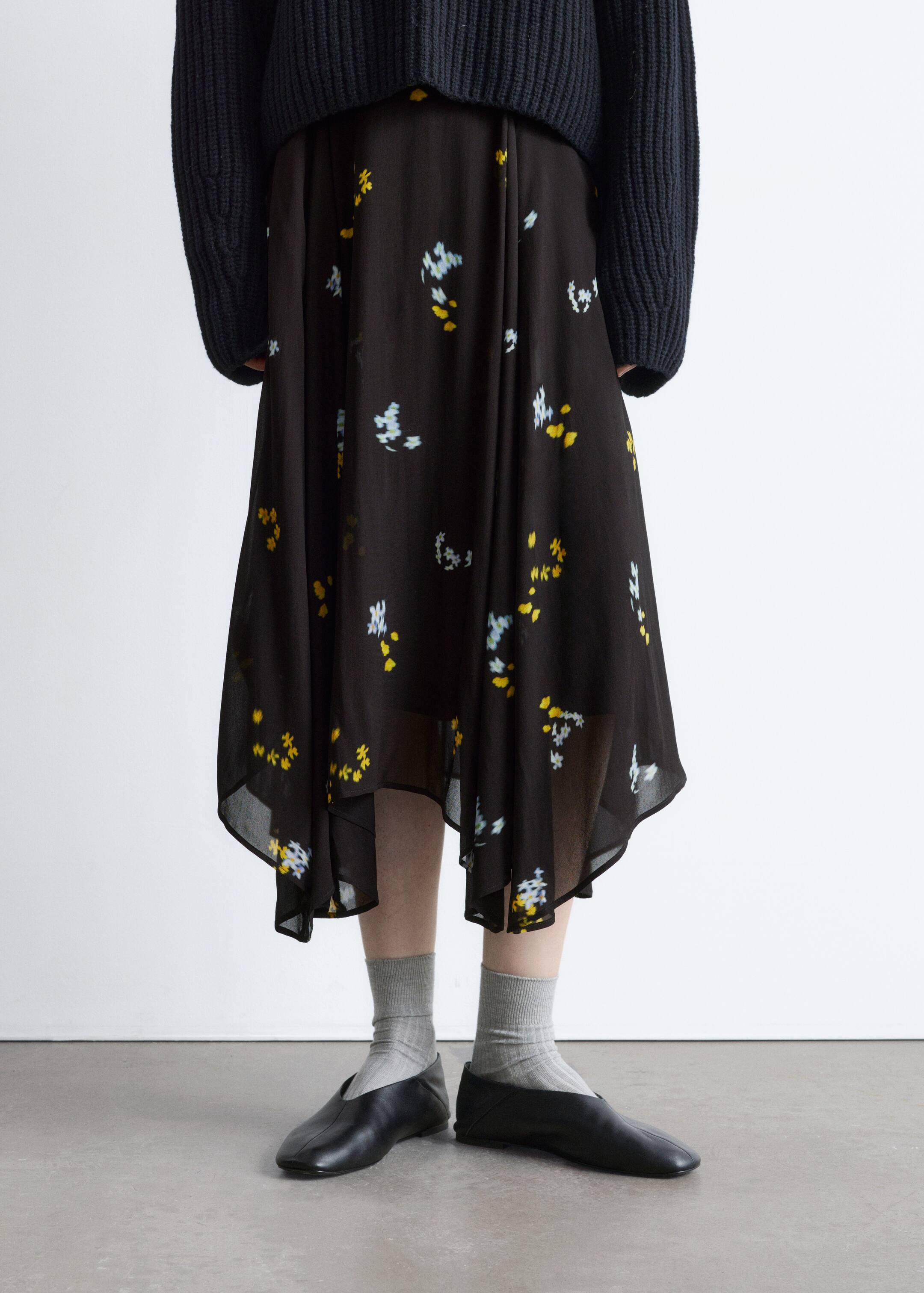 Se større billede: Asymmetrisk midi-nederdel - Sort/blomstret - DAME | H&M DK 3