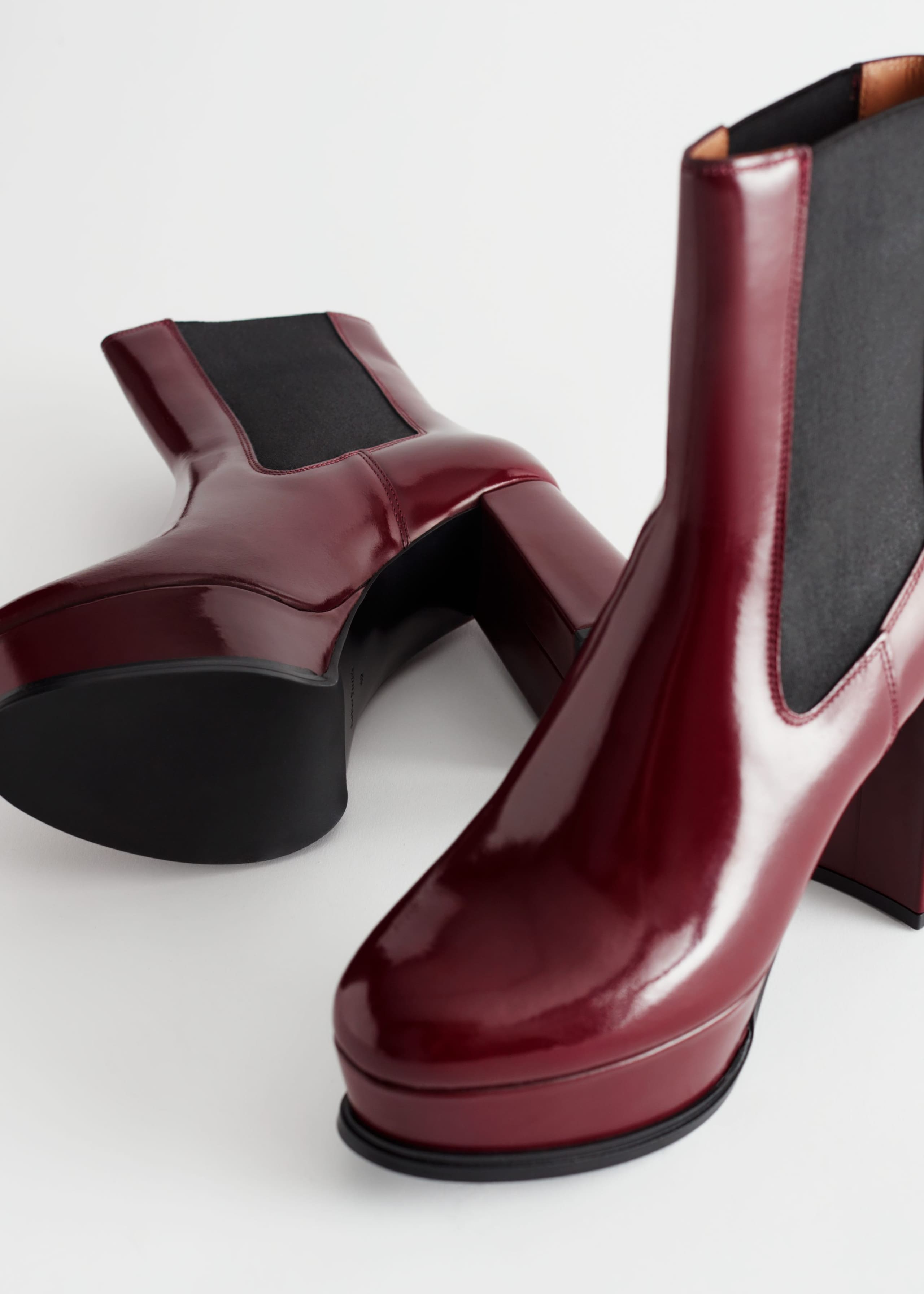 LeatherPlatformBoots - {{variantName}} - Descrizione dettagliata