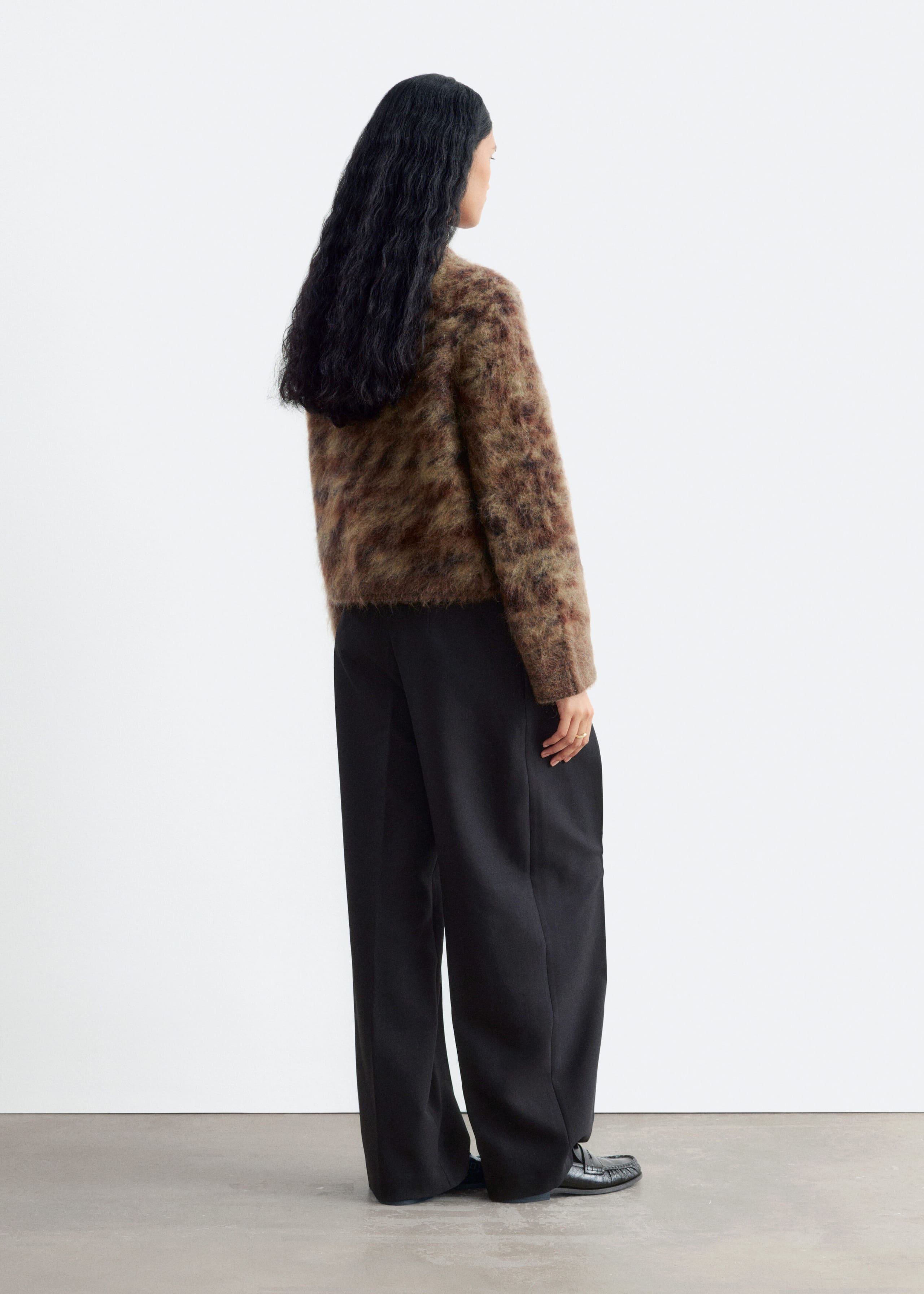 Cardigan i mohairblandning – mörkbeige – lookbook