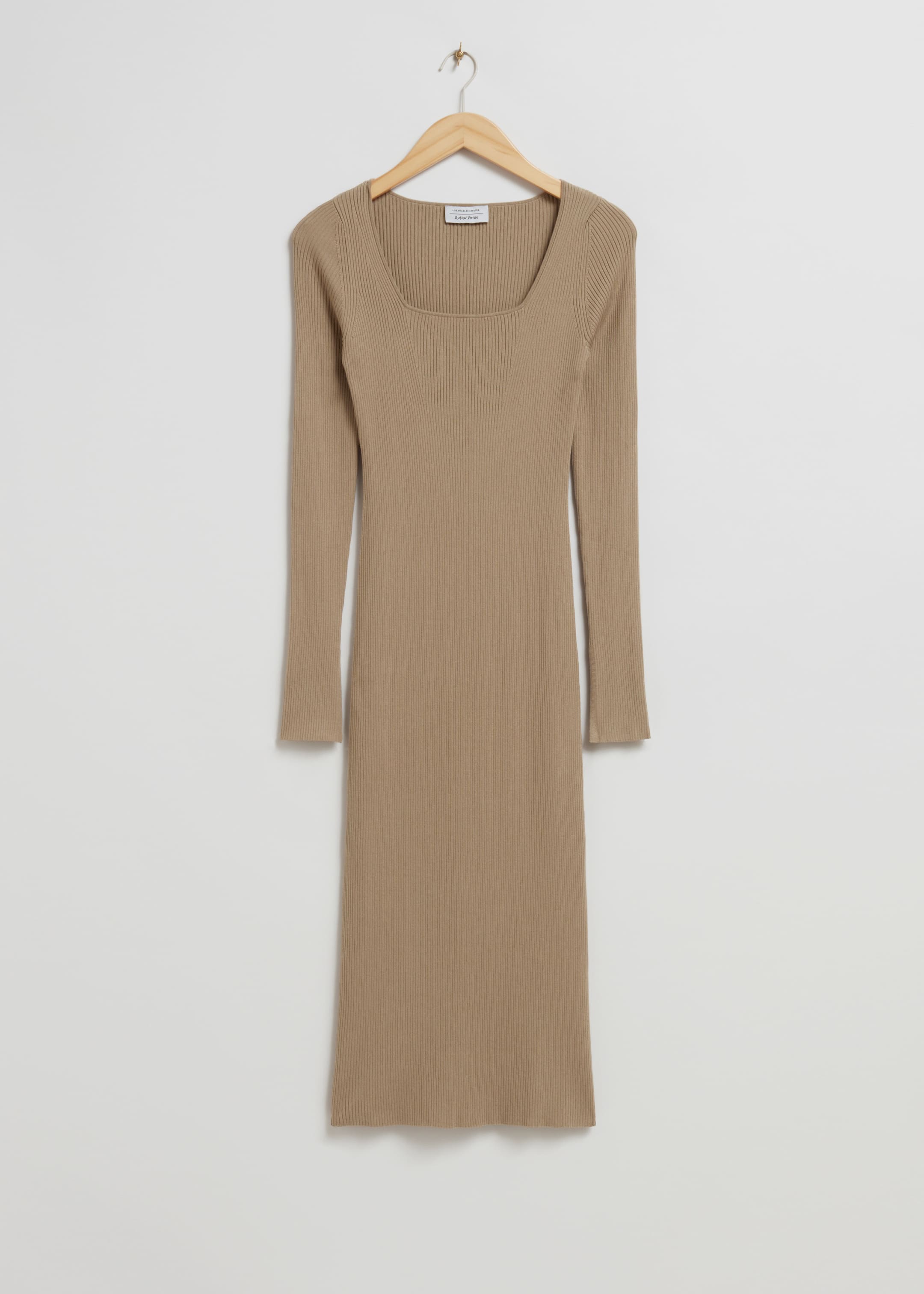 Visa större bild: Ribbstickad midiklänning - Beige - DAM | H&M SE 1