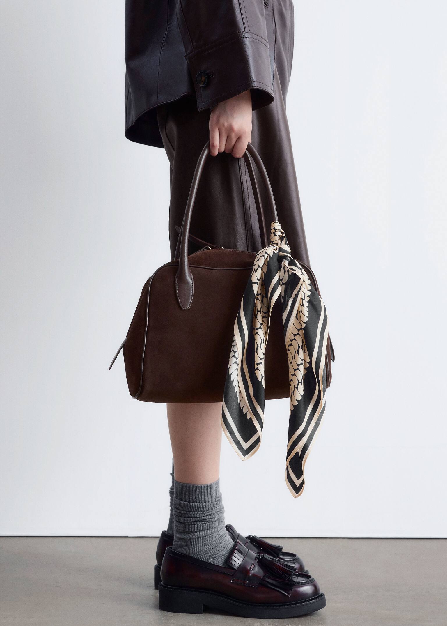 Kvadratisk silketørklæde med grafisk print - Lys beige/sort - 3