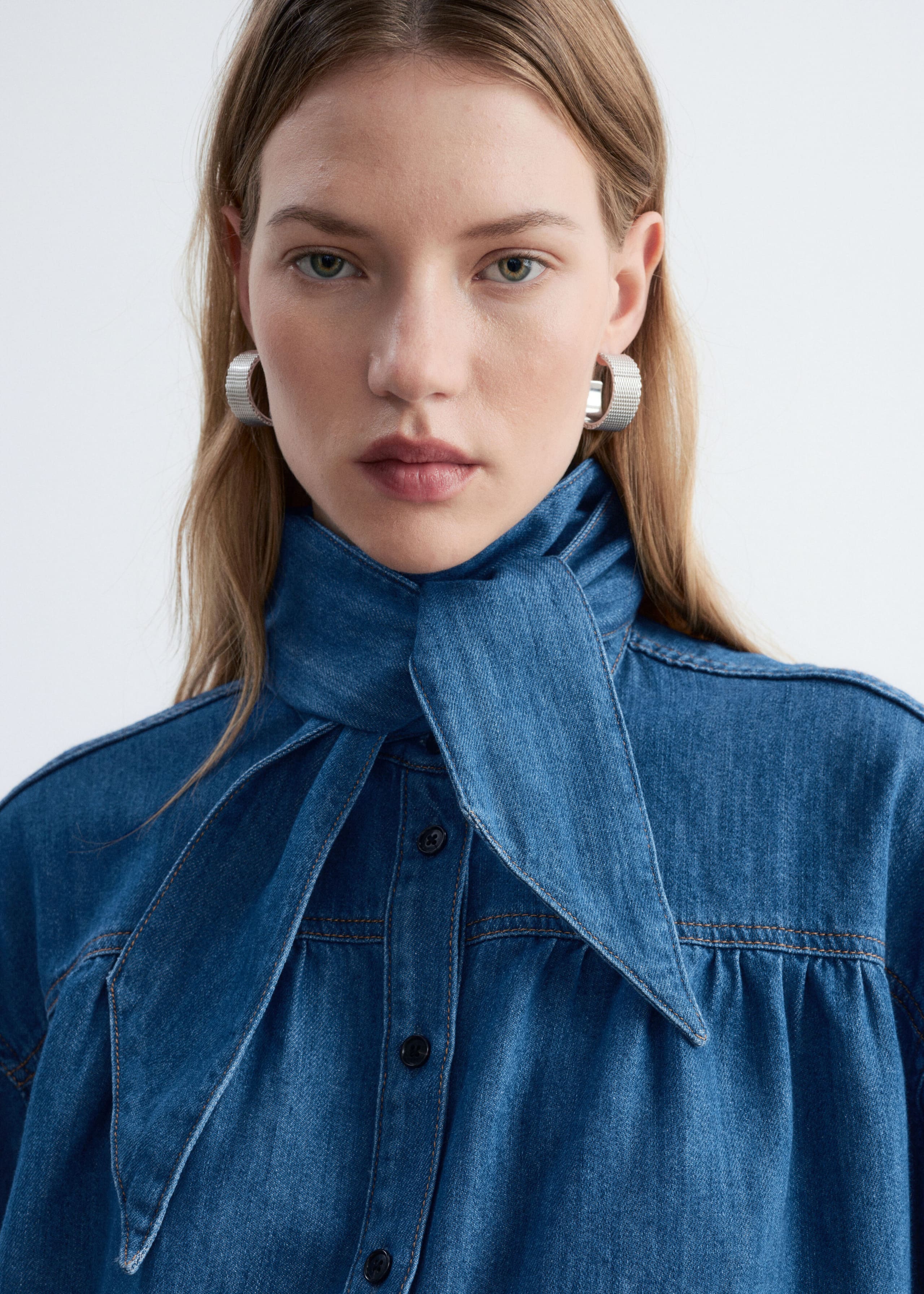 Jeanshemd mit Schalkragen - Blau - Lookbook