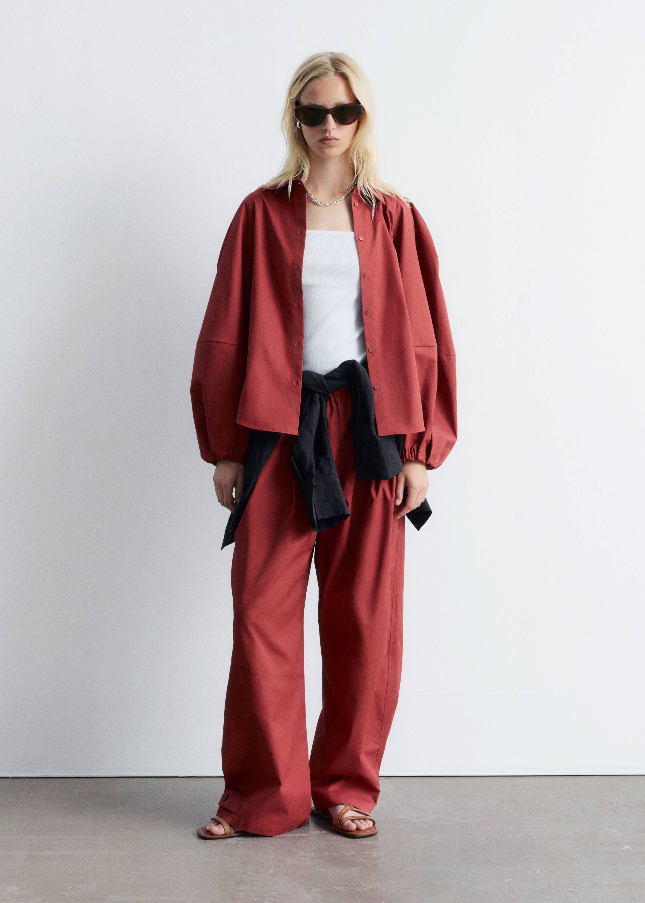 Grotere afbeelding bekijken: Volumineuze blouse met ballonmouwen - Donkerrood - DAMES | H&M NL 1