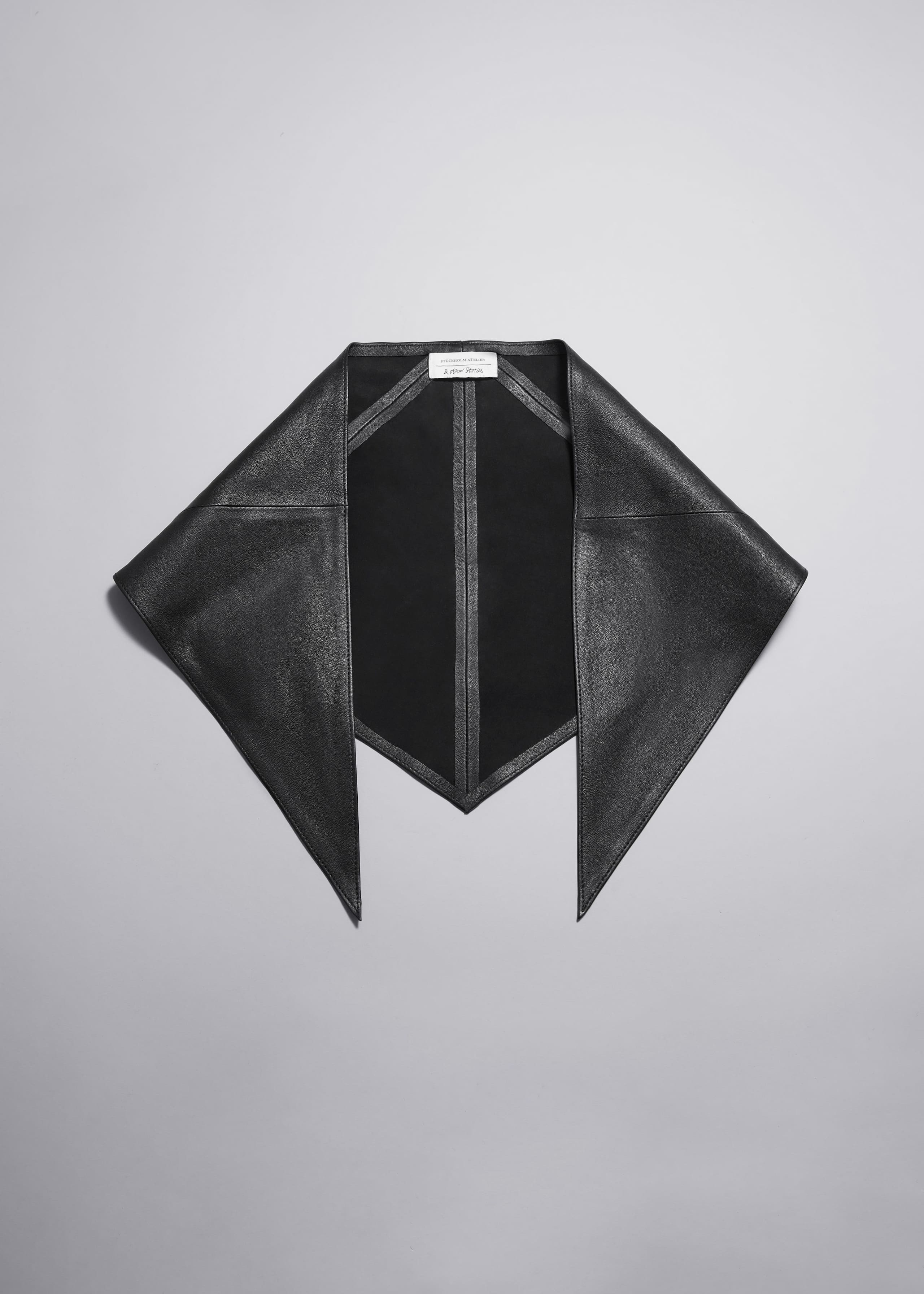 Skórzana chusta – Czarny – Martwa natura