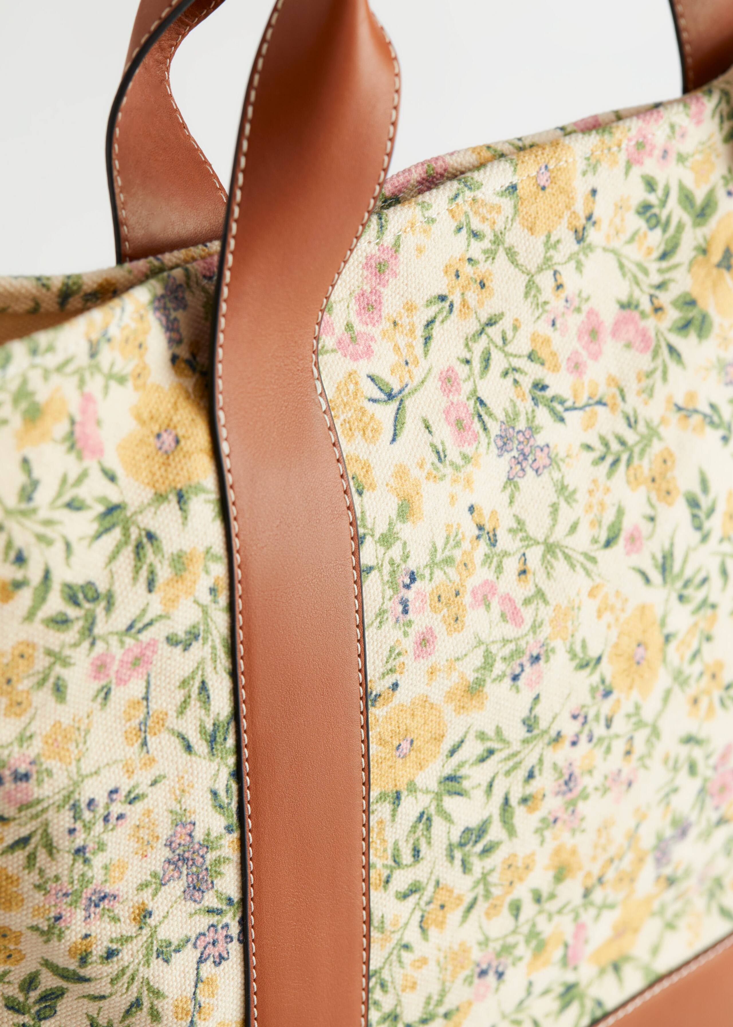 Canvas Leather Tote Bag - {{variantName}} - Descriptive Detail