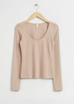 Beige poussiéreux