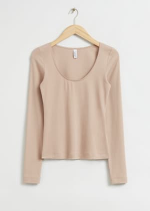 Beige poussiéreux