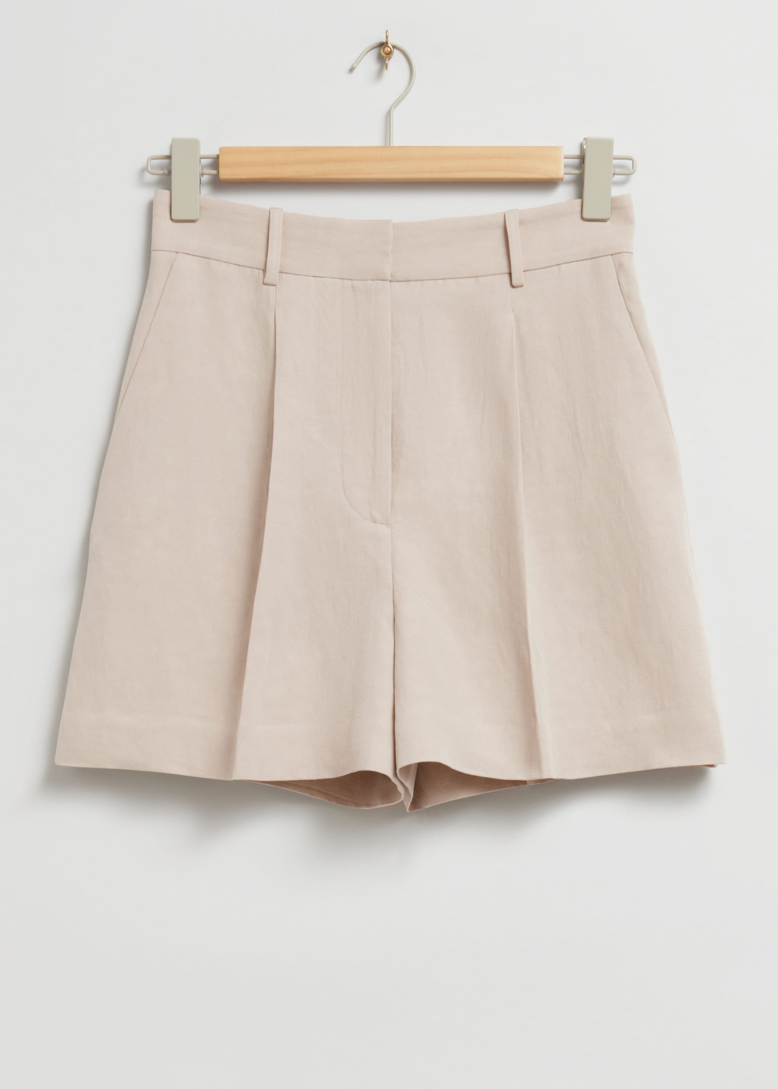 PleatedSilkShorts - Dusty Beige - Bodegón