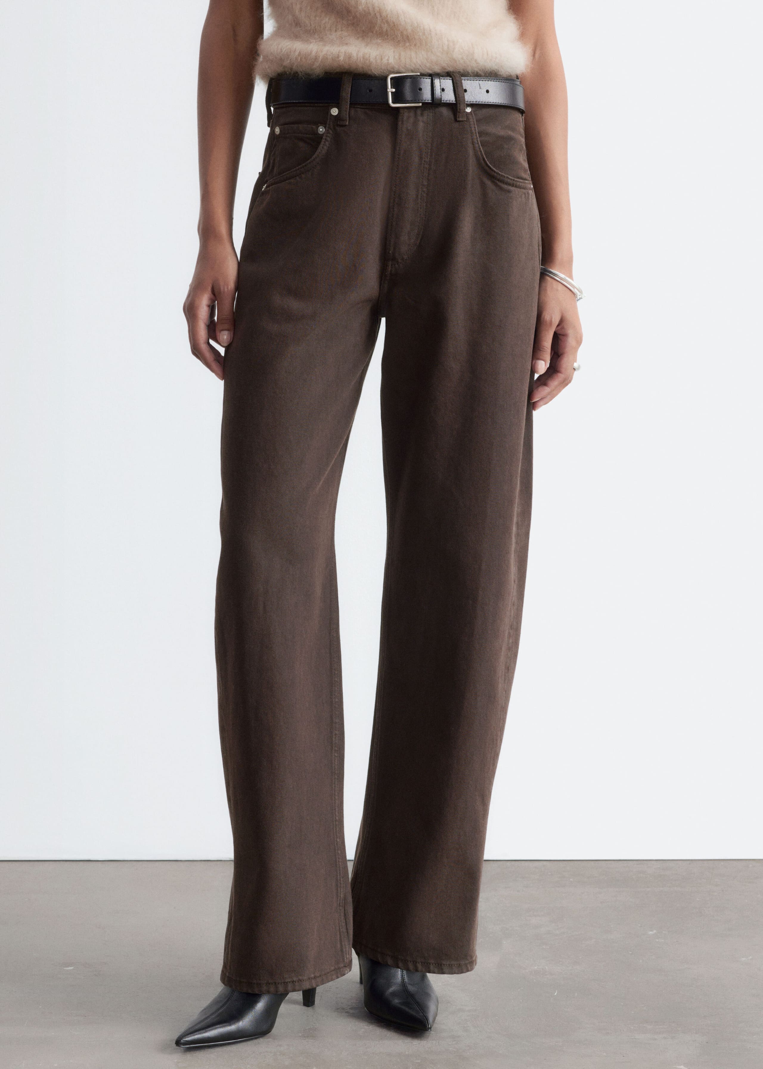 Jeans mit Barrel-Bein - Hellblau - Lookbook