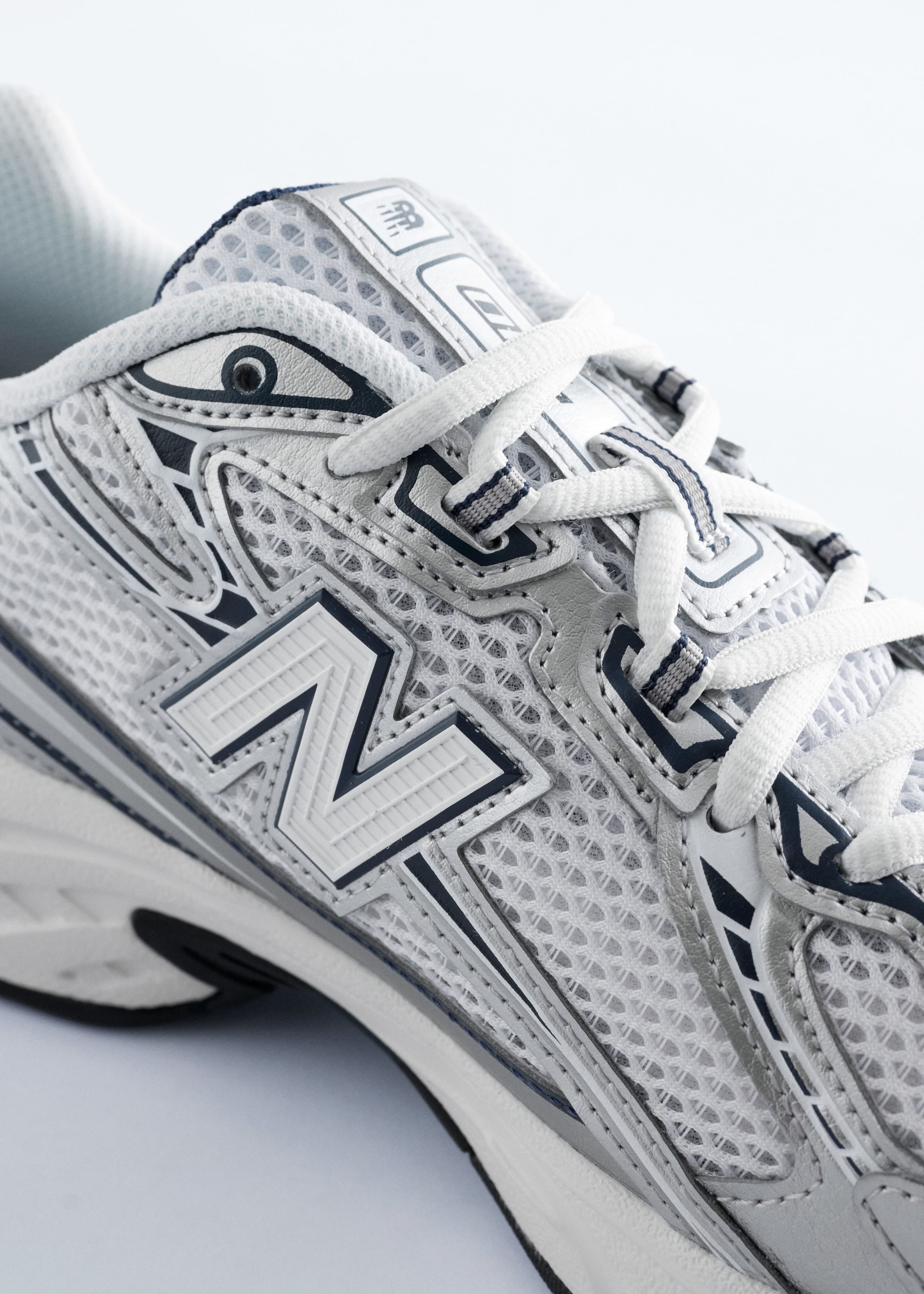 New Balance 740 Sneaker - Blau/Weiß - Stillleben