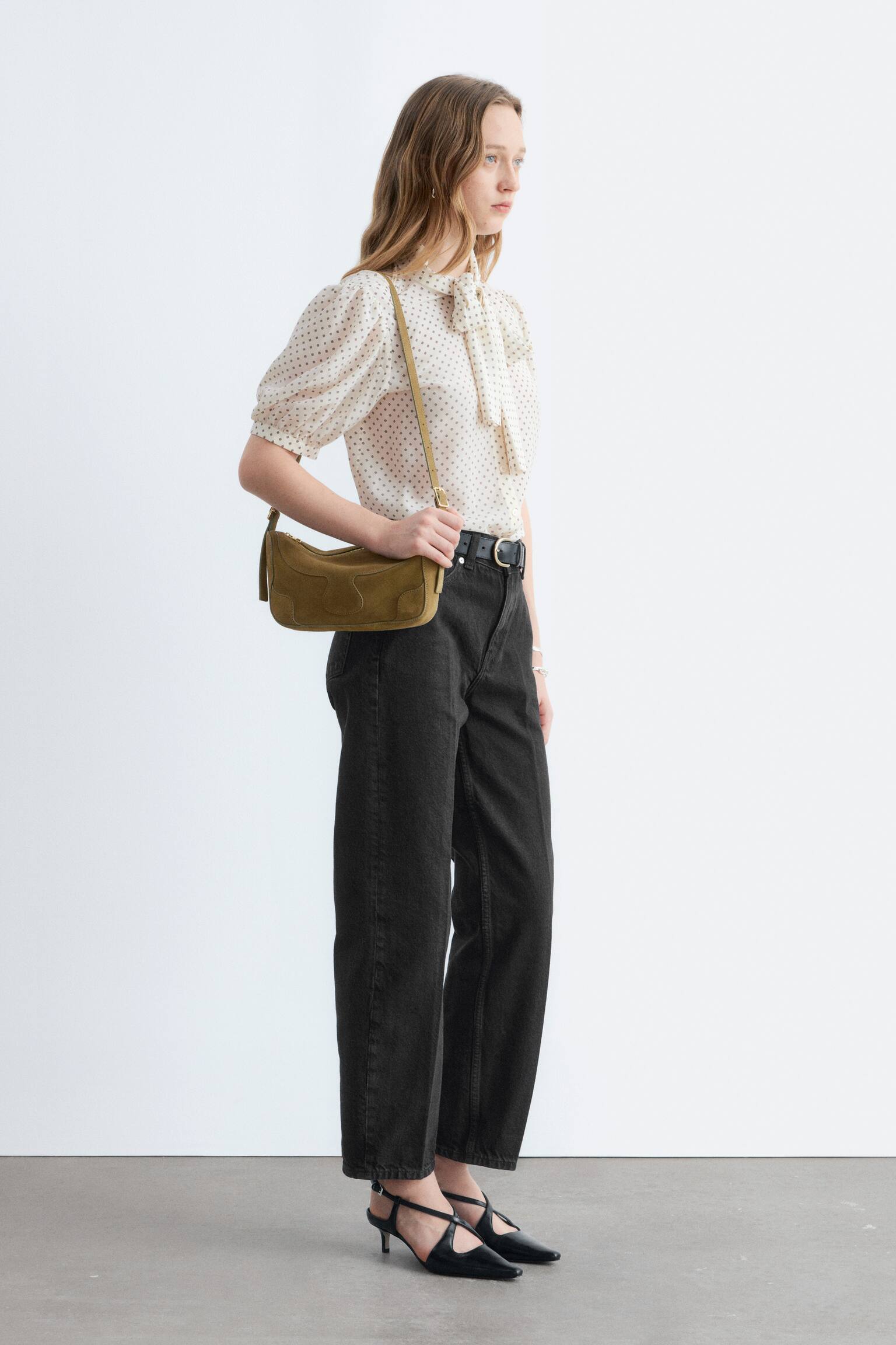 Camicetta in seta stampata annodata sul collo - Bianco/Motivo - 5