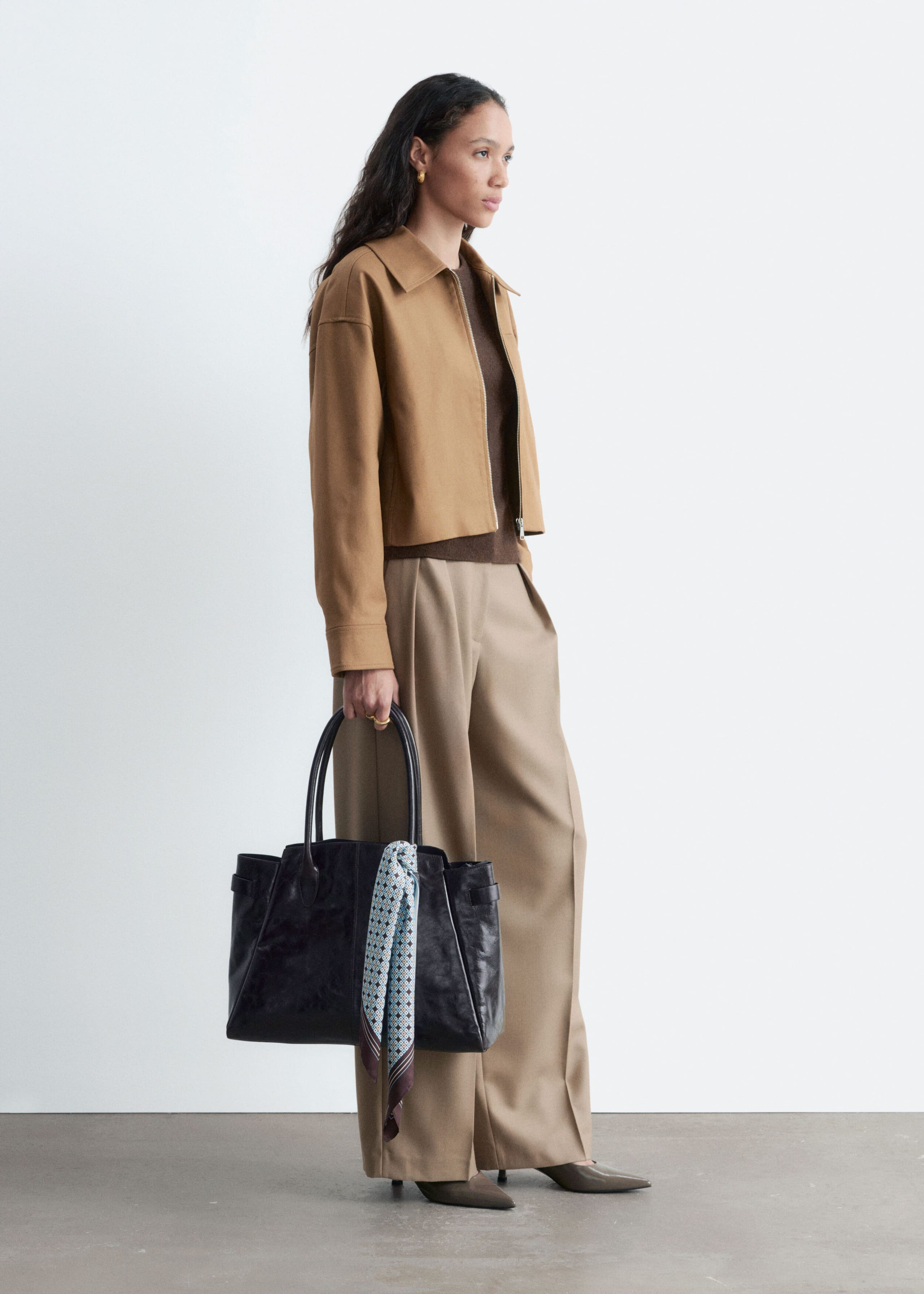 Kurze Twilljacke - Dunkelbeige - Stillleben