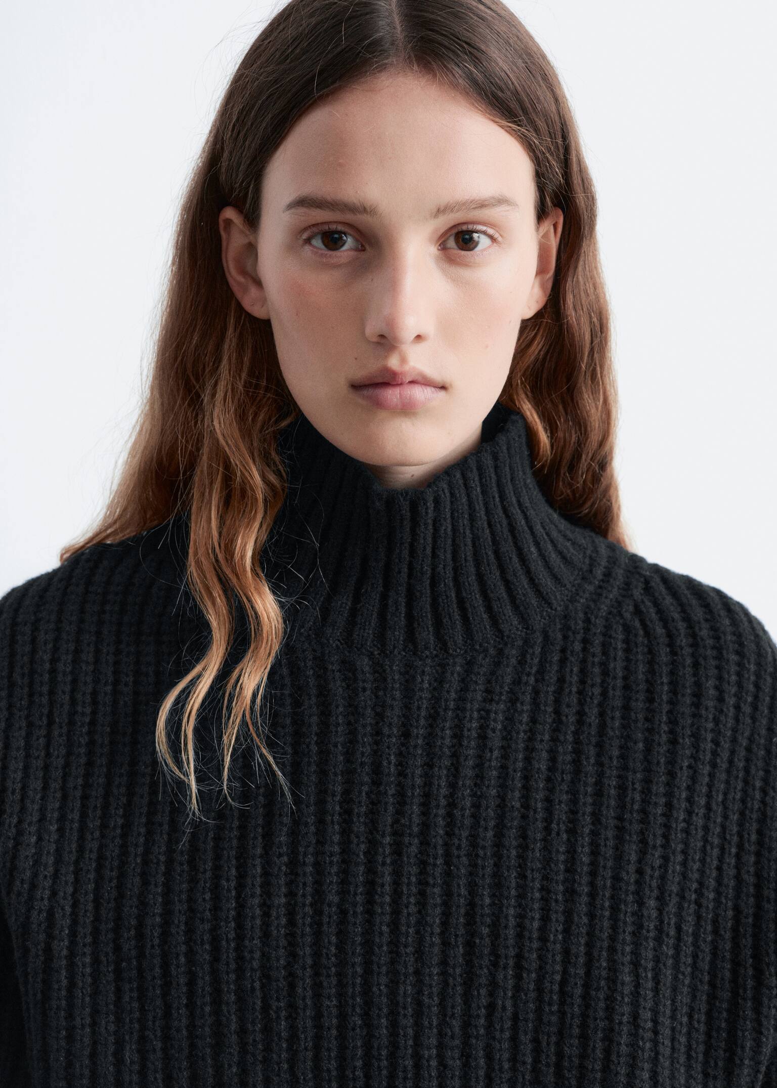 Cropped Turtleneck Jumper - Black/White - 3