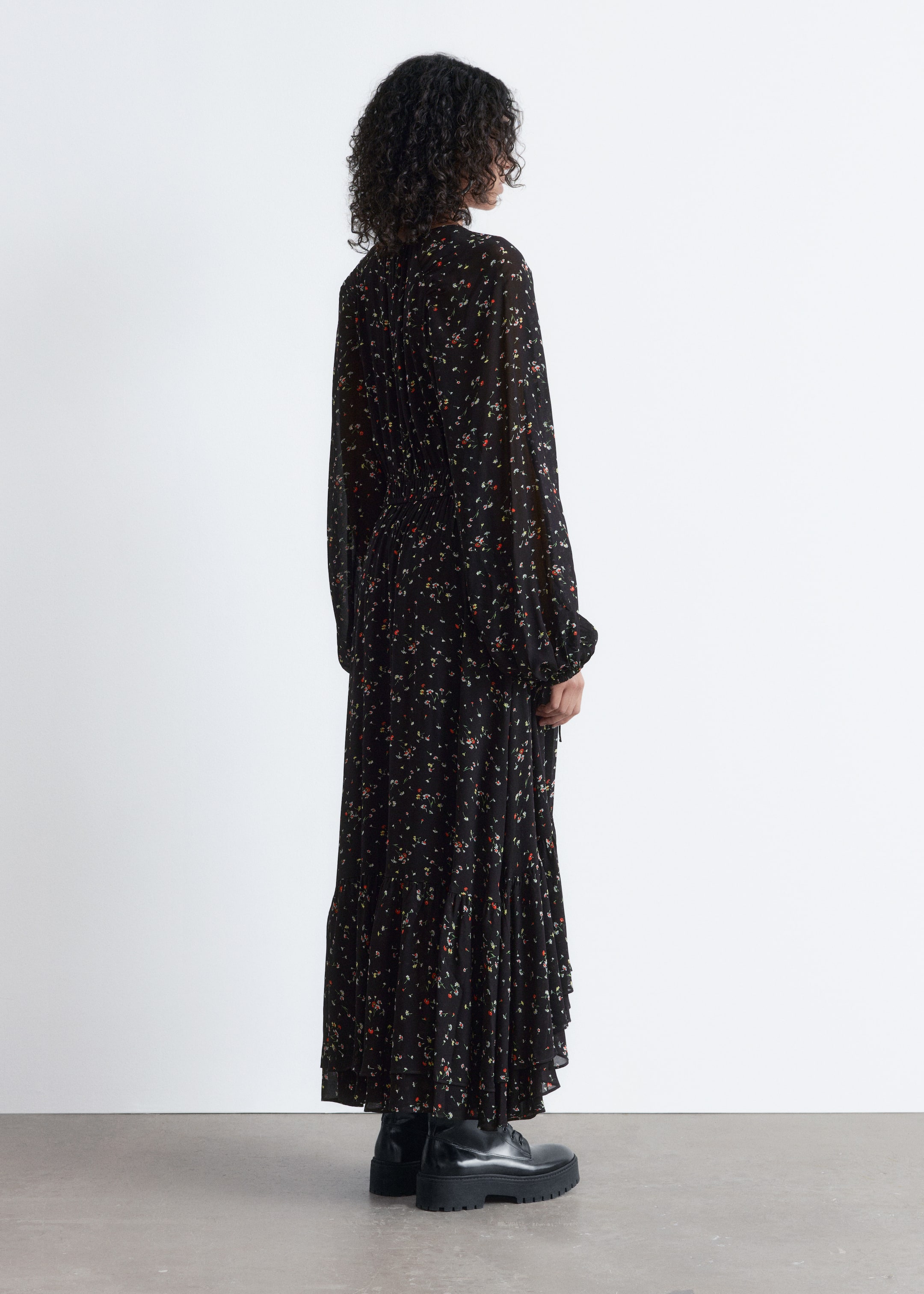 Ver imagen más grande: Maxivestido de manga larga con volantes - Negro/Floral - MUJER | H&M ES 6