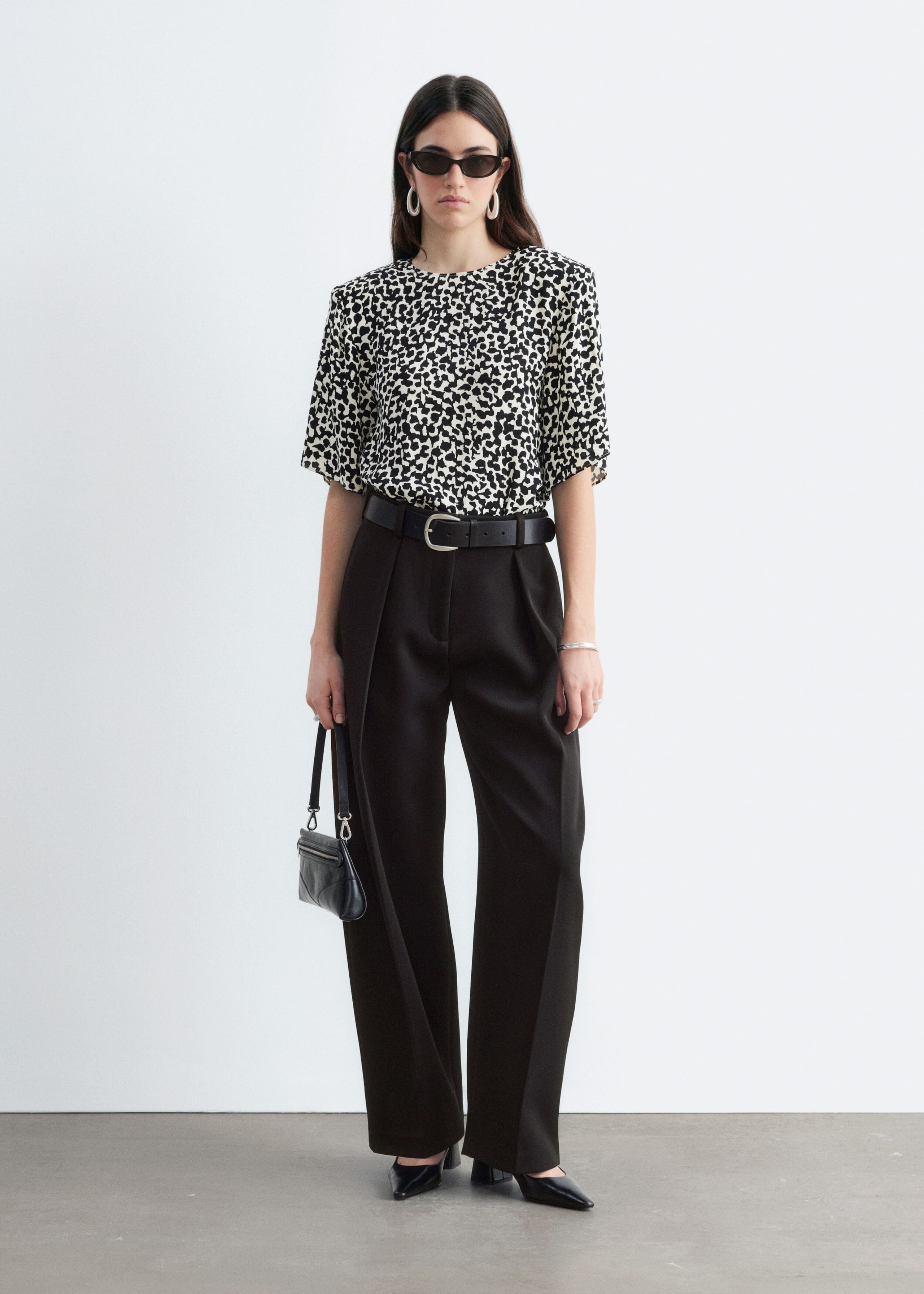 Pleated Side Slim Blouse - Black/White - Lookbook