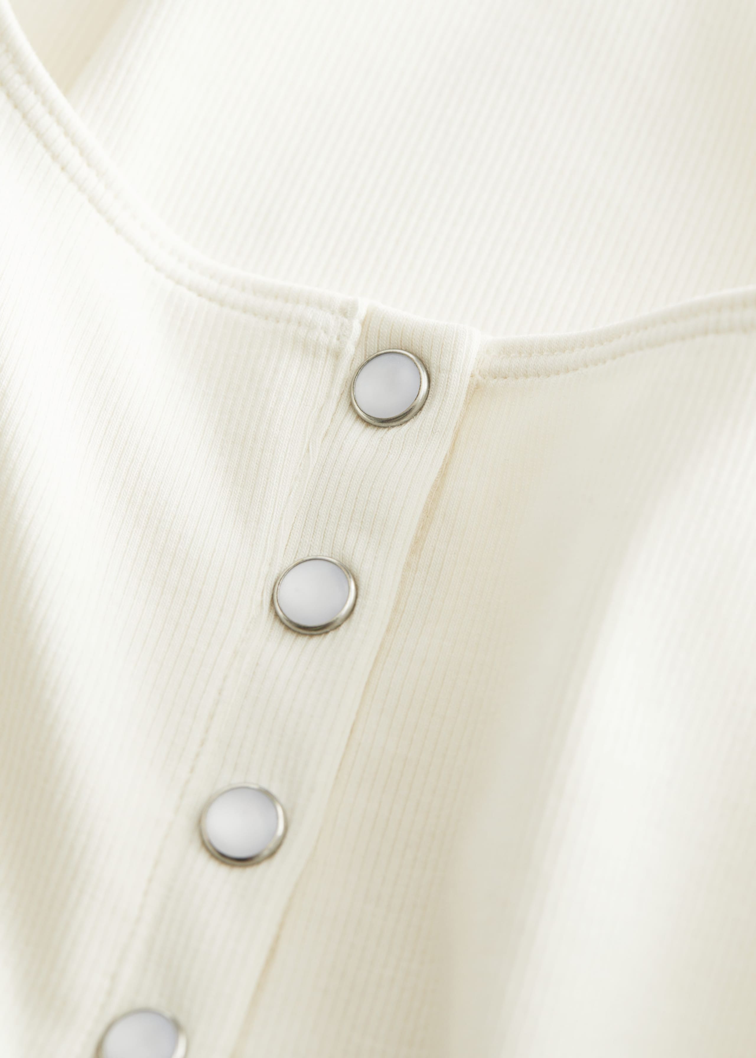 ButtonedShortSleeveBodysuit - {{variantName}} - Descrizione dettagliata