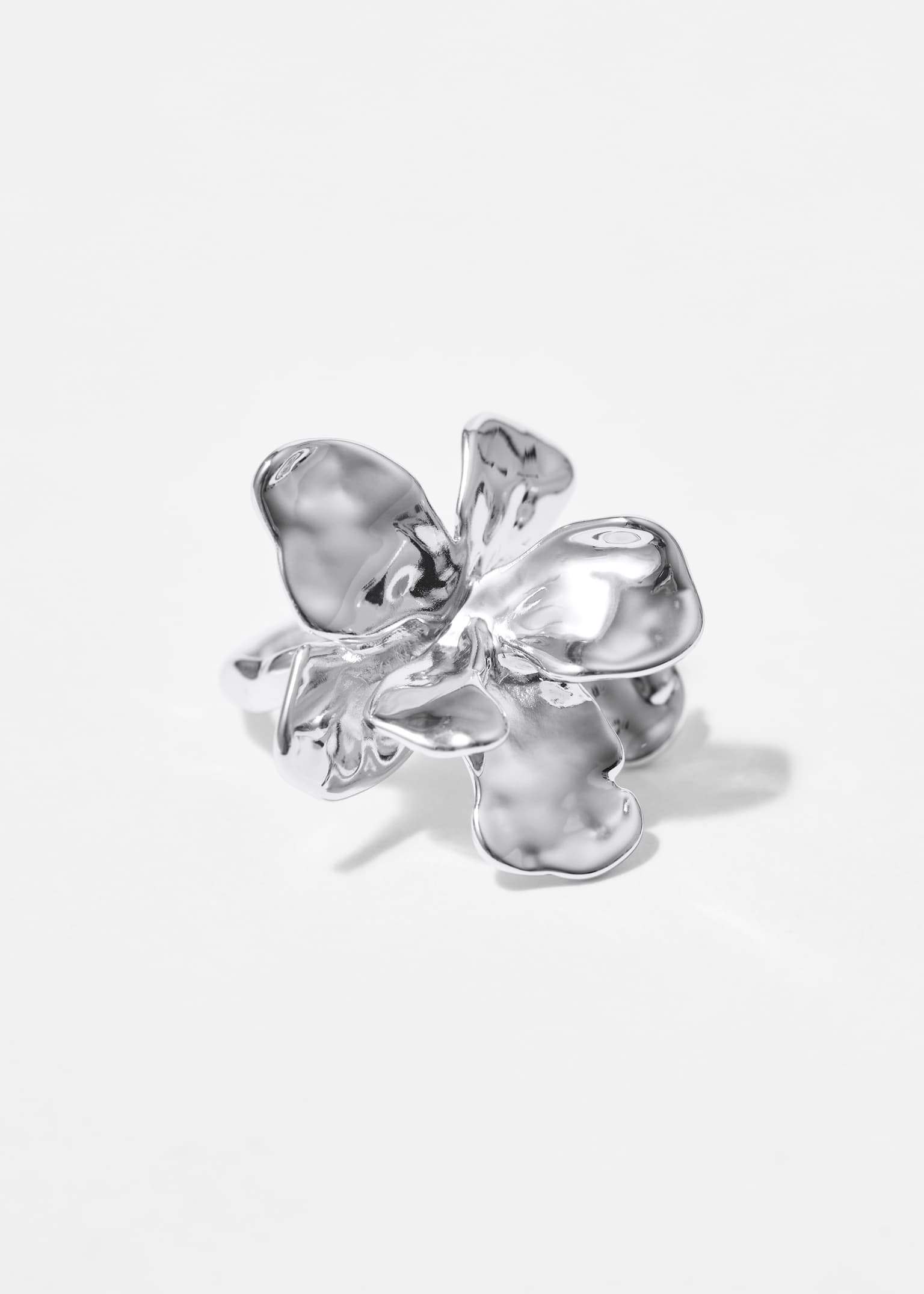 Ring in Blumenoptik - Silber