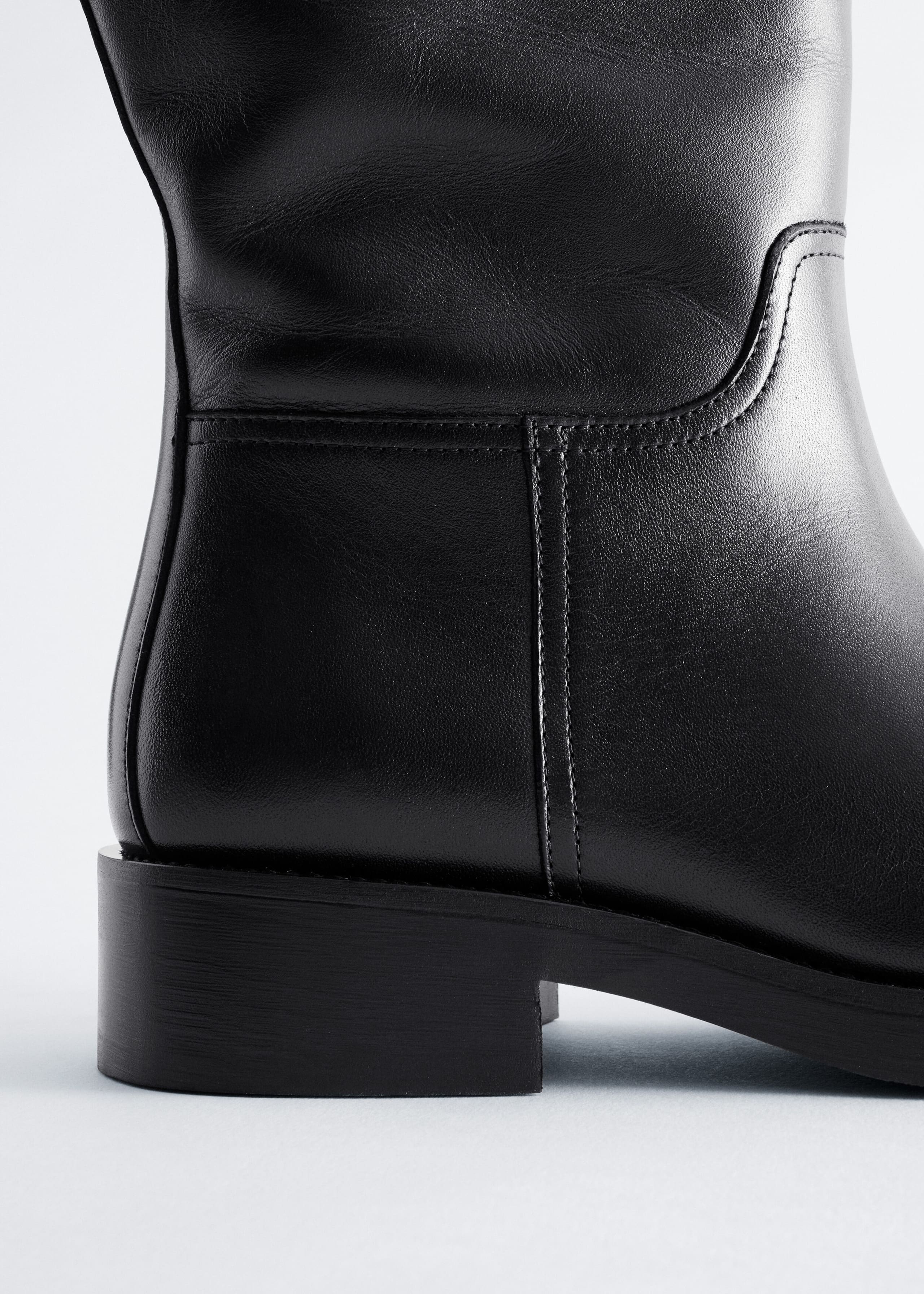 Leather Riding Boots - {{variantName}} - Beschreibendes Detail