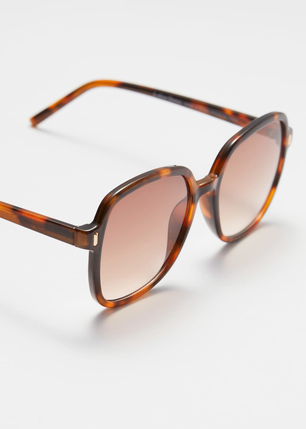 Occhiali da sole oversize con montatura slim - {{variantName}} - Descrizione dettagliata